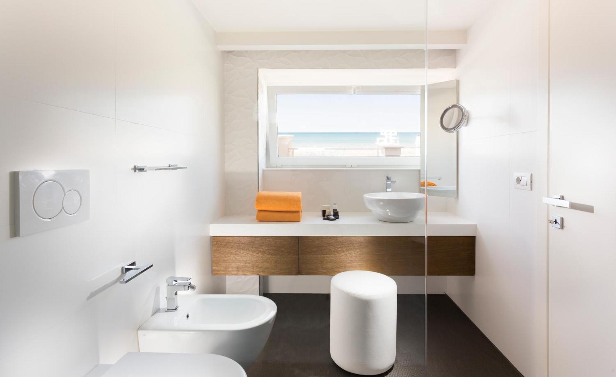 Queen Suite with Spa Bath