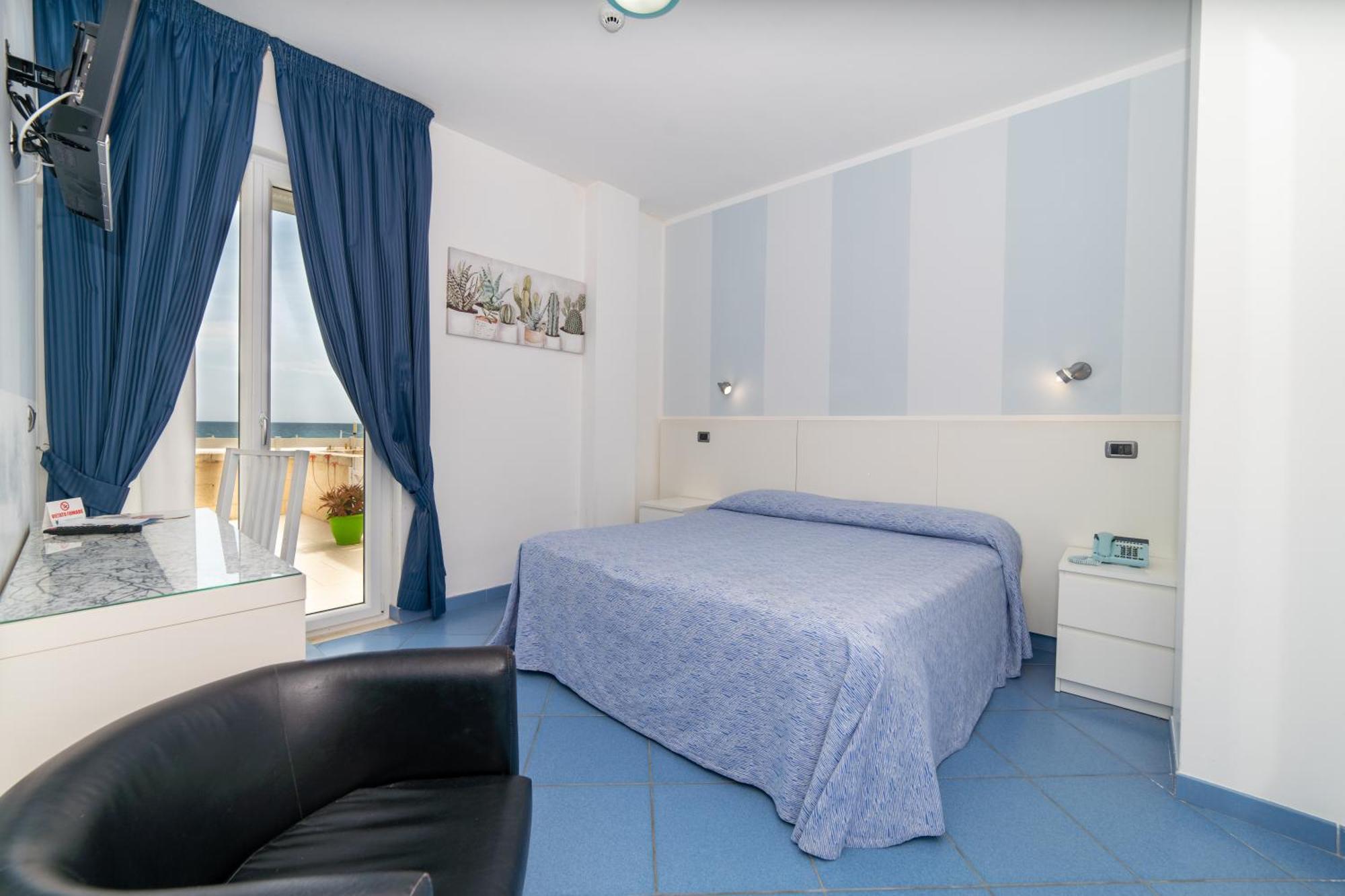 Tweepersoonskamer met 1 of 2 Bedden en Uitzicht op het Zwembad