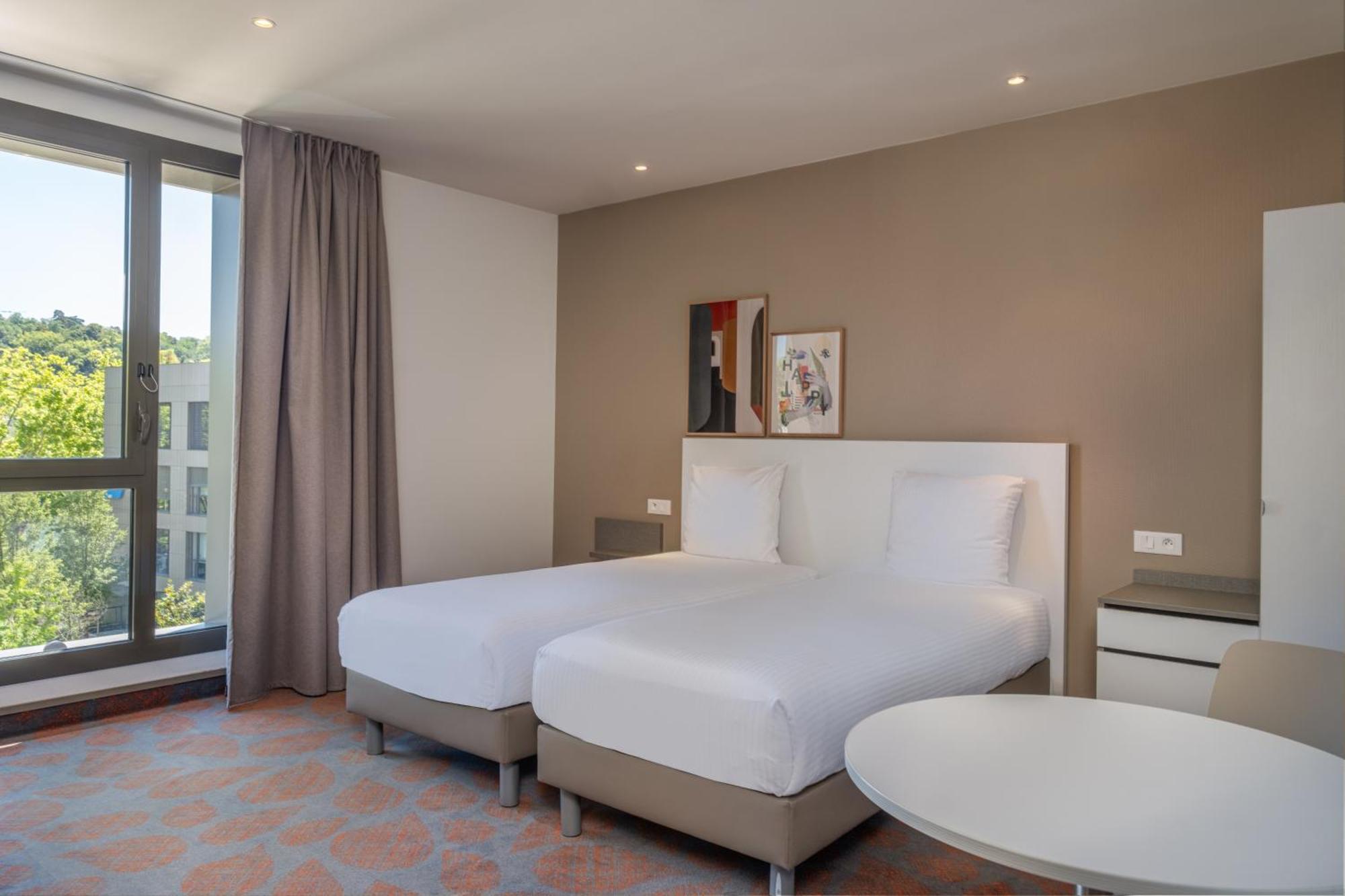 Twin Room,1722995658:JPEG