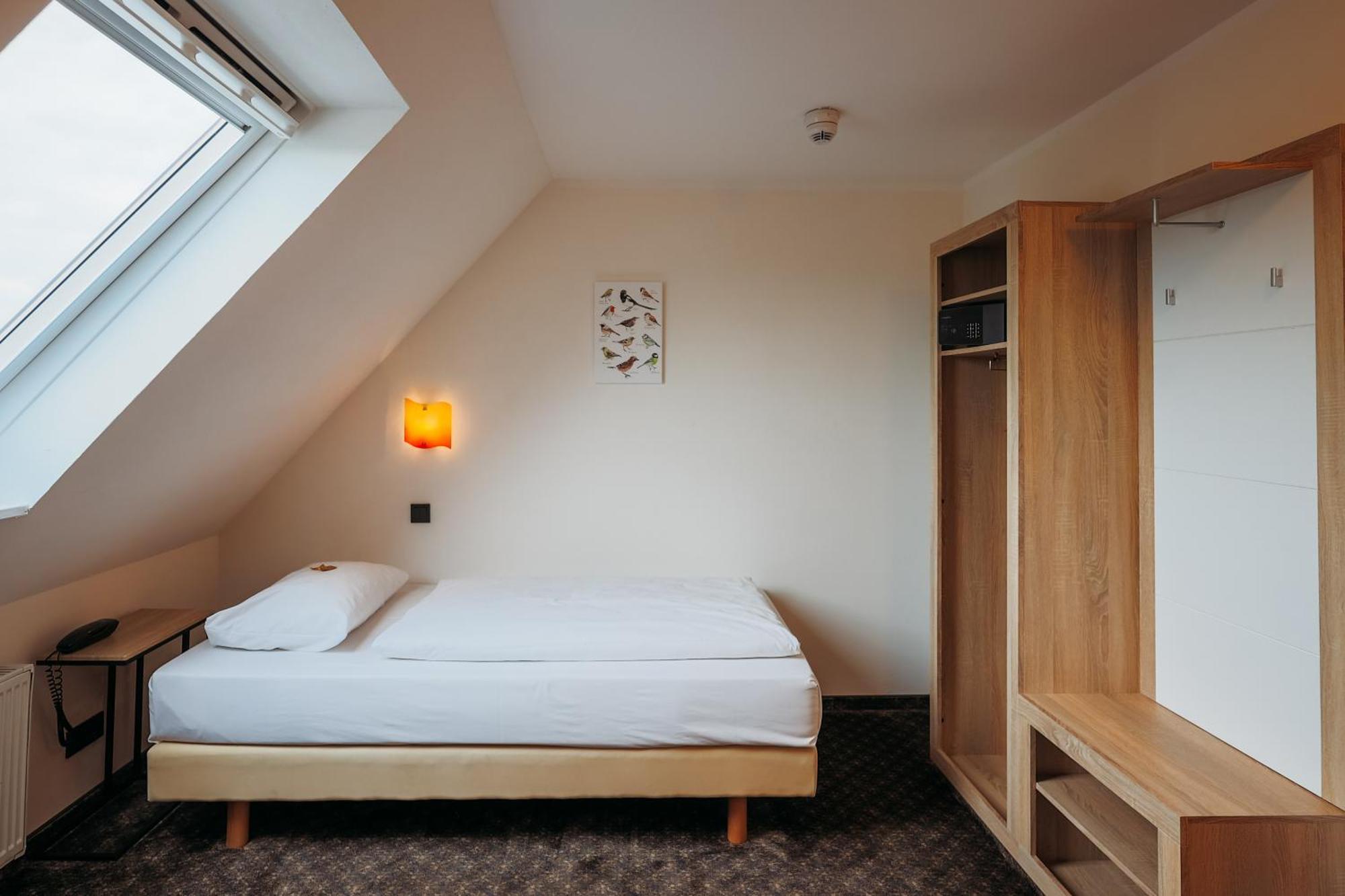 Standard Single Room,1698844767:JPEG