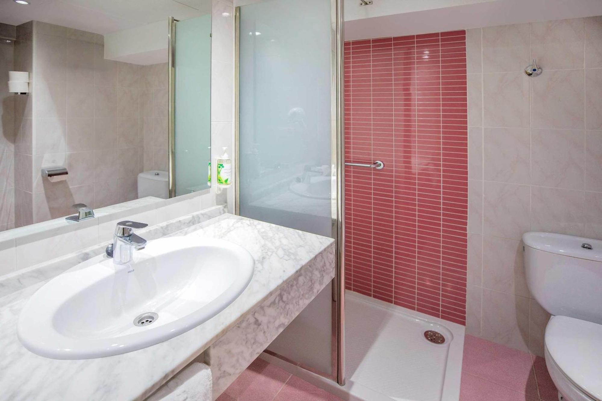 Double or Twin Room Sea View