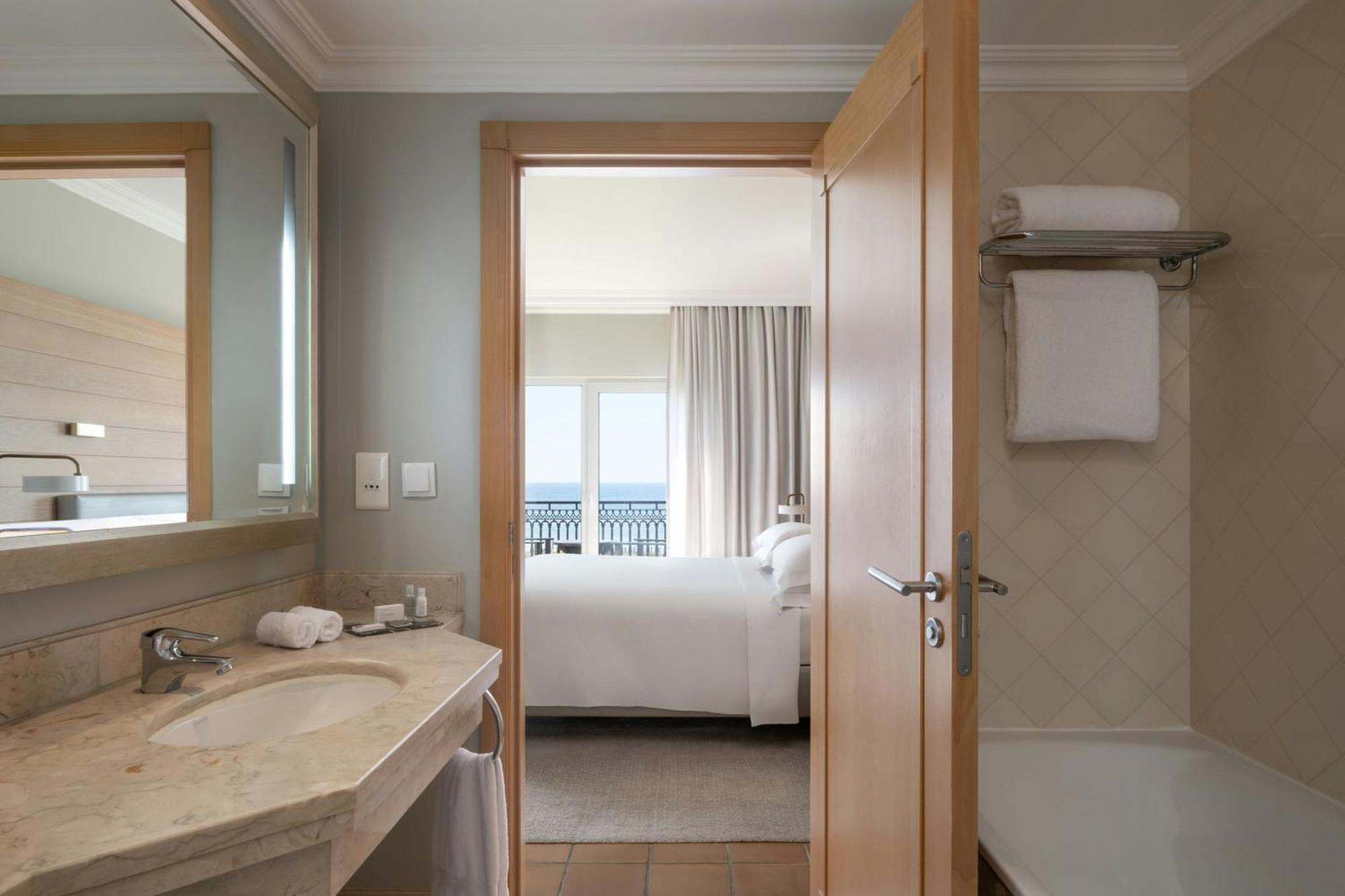One-Bedroom Premium King Suite Oceanfront