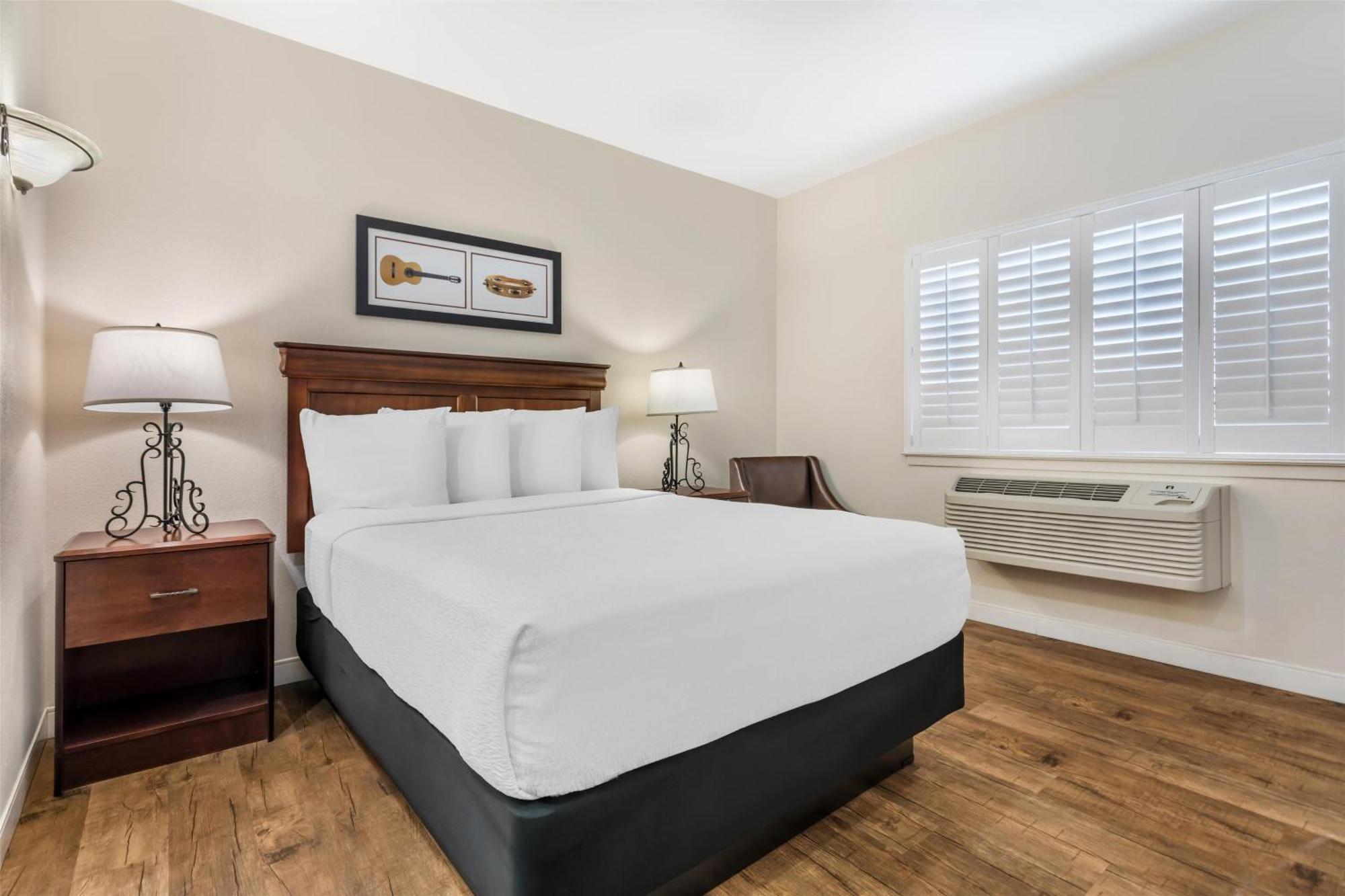 Two-Bedroom Suite One King One Queen Bed Non-Smoking