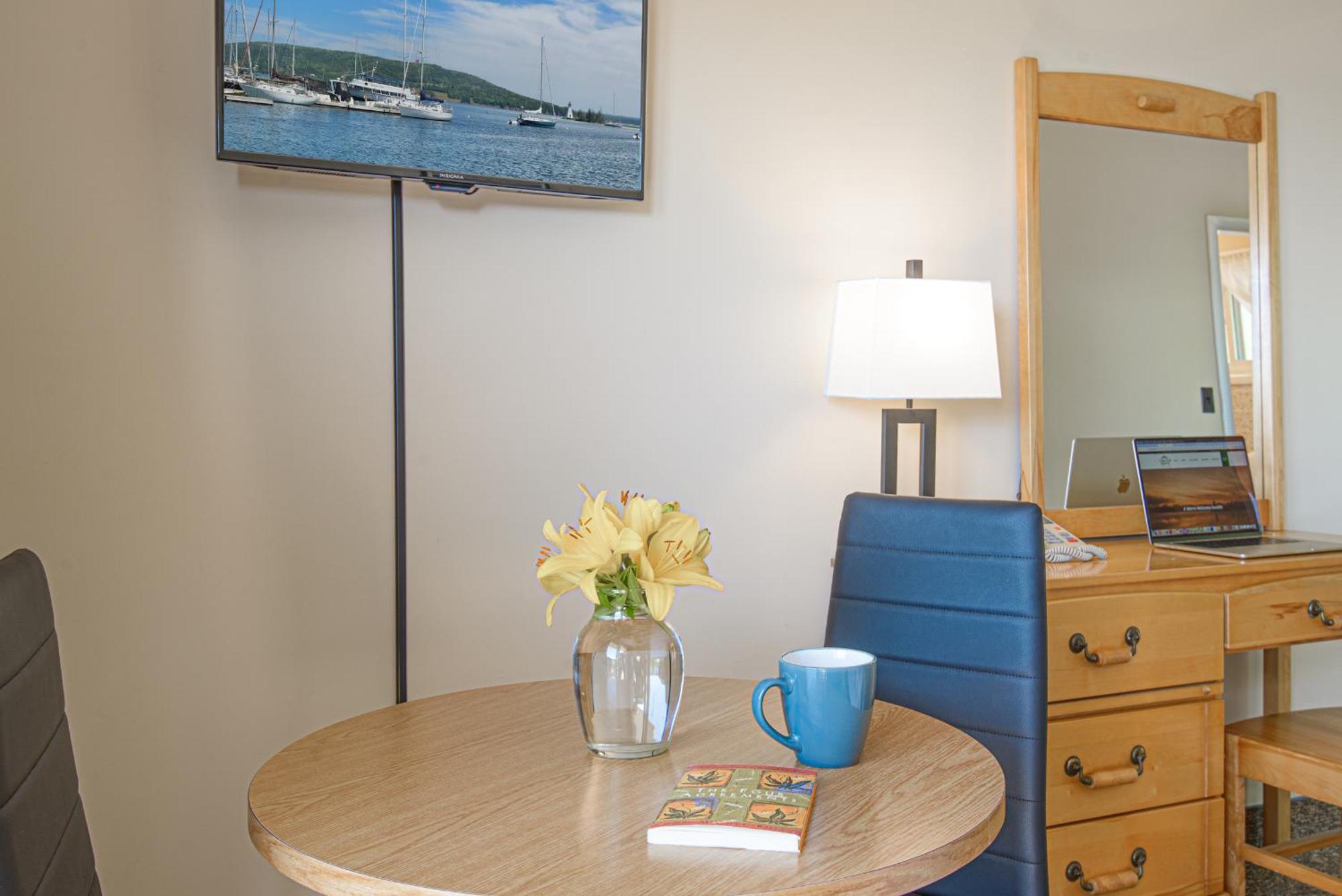Queen Room with Lake View