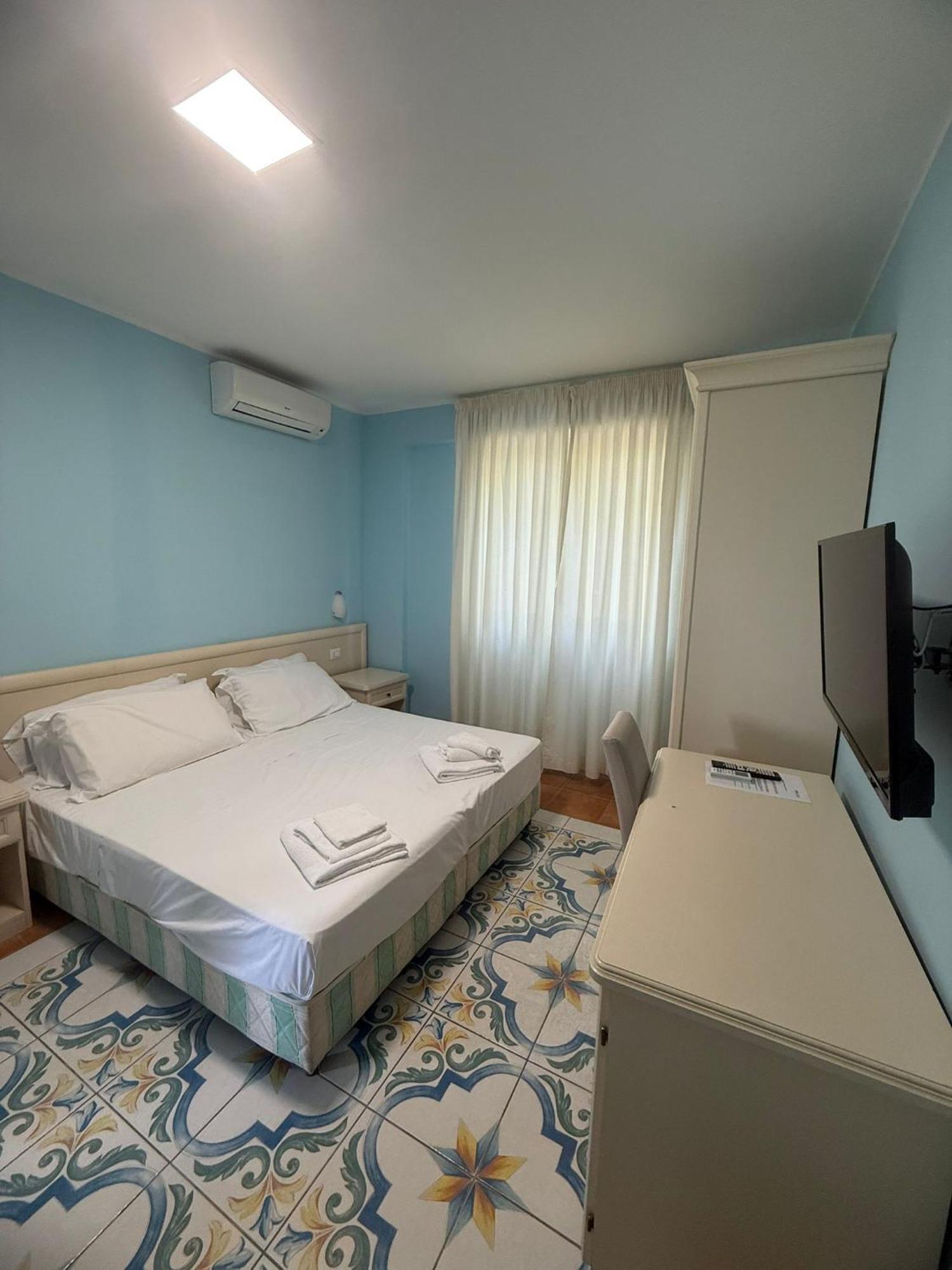 Quadruple Room Disability Access,1697995796:JPEG