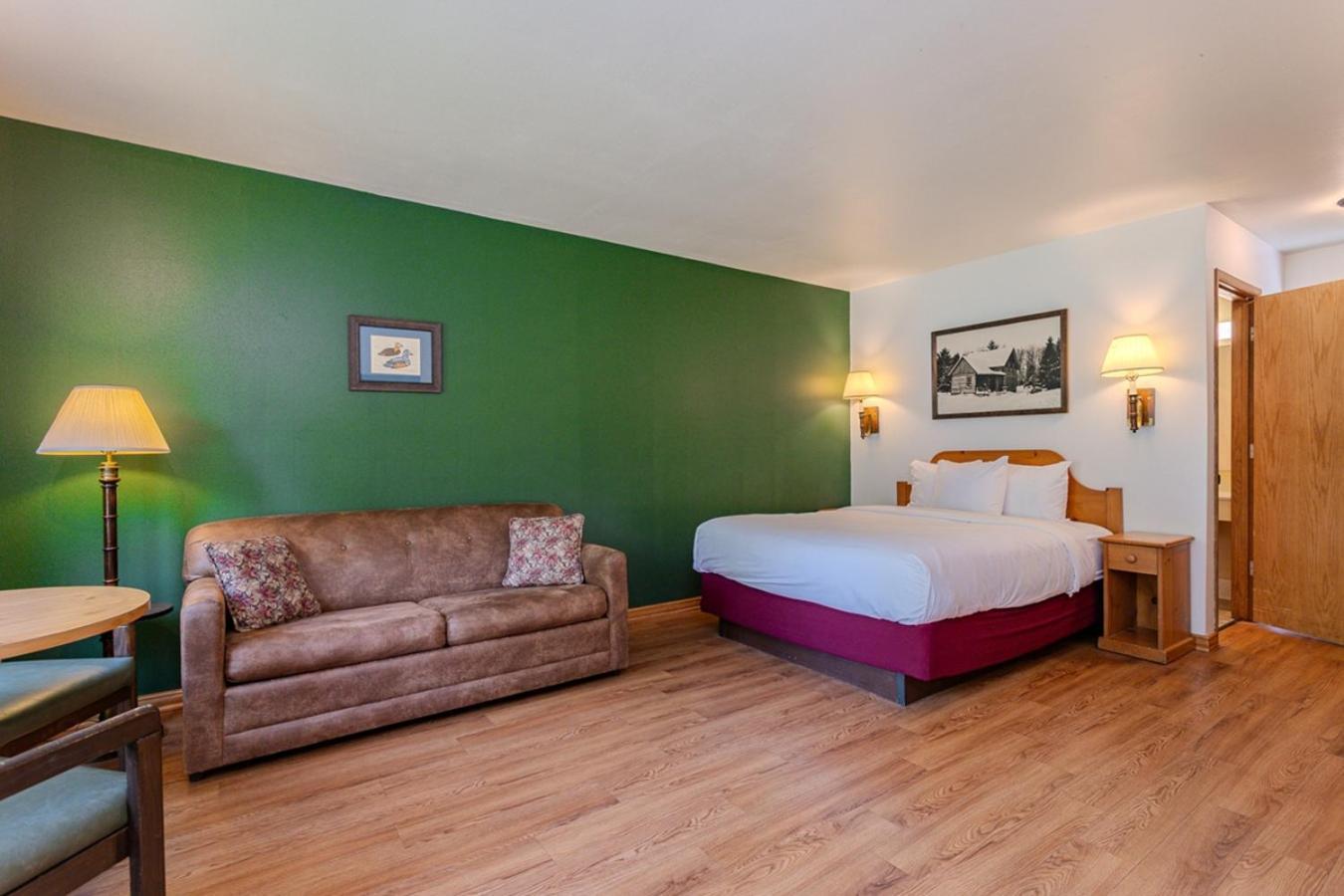 Queen Room Lower