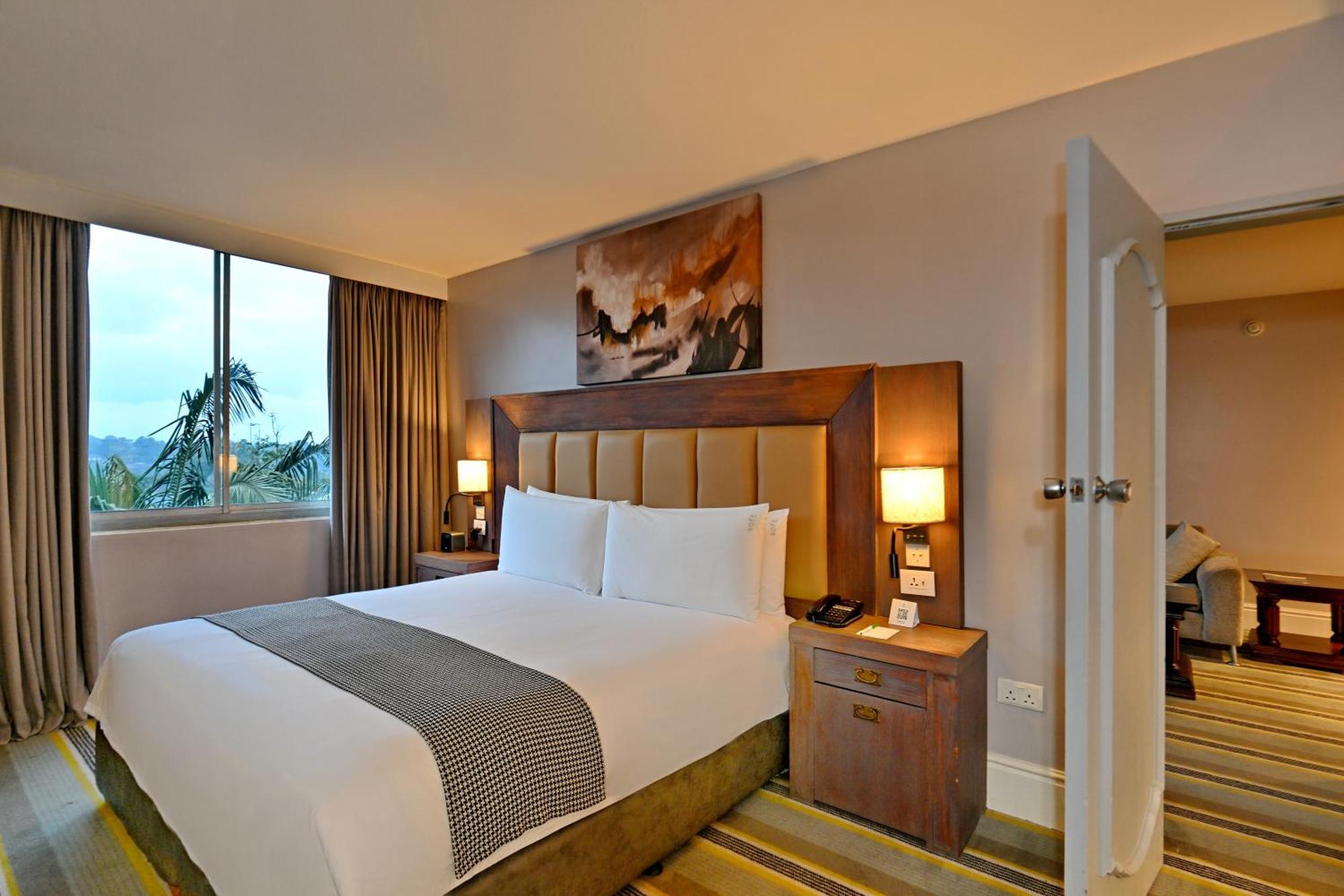 Standard King Room with City View