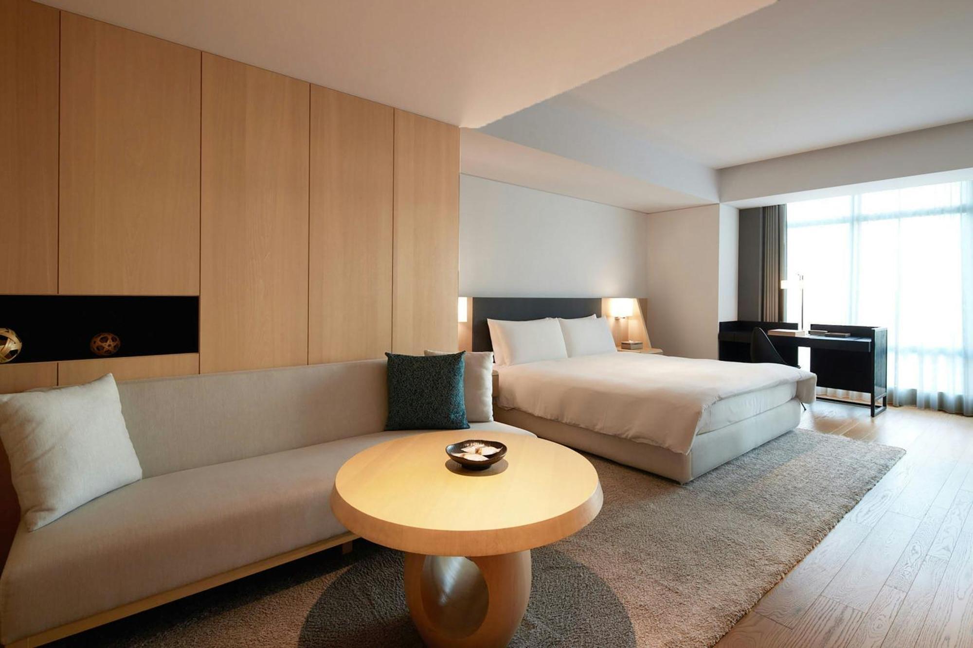 Deluxe King Room City View