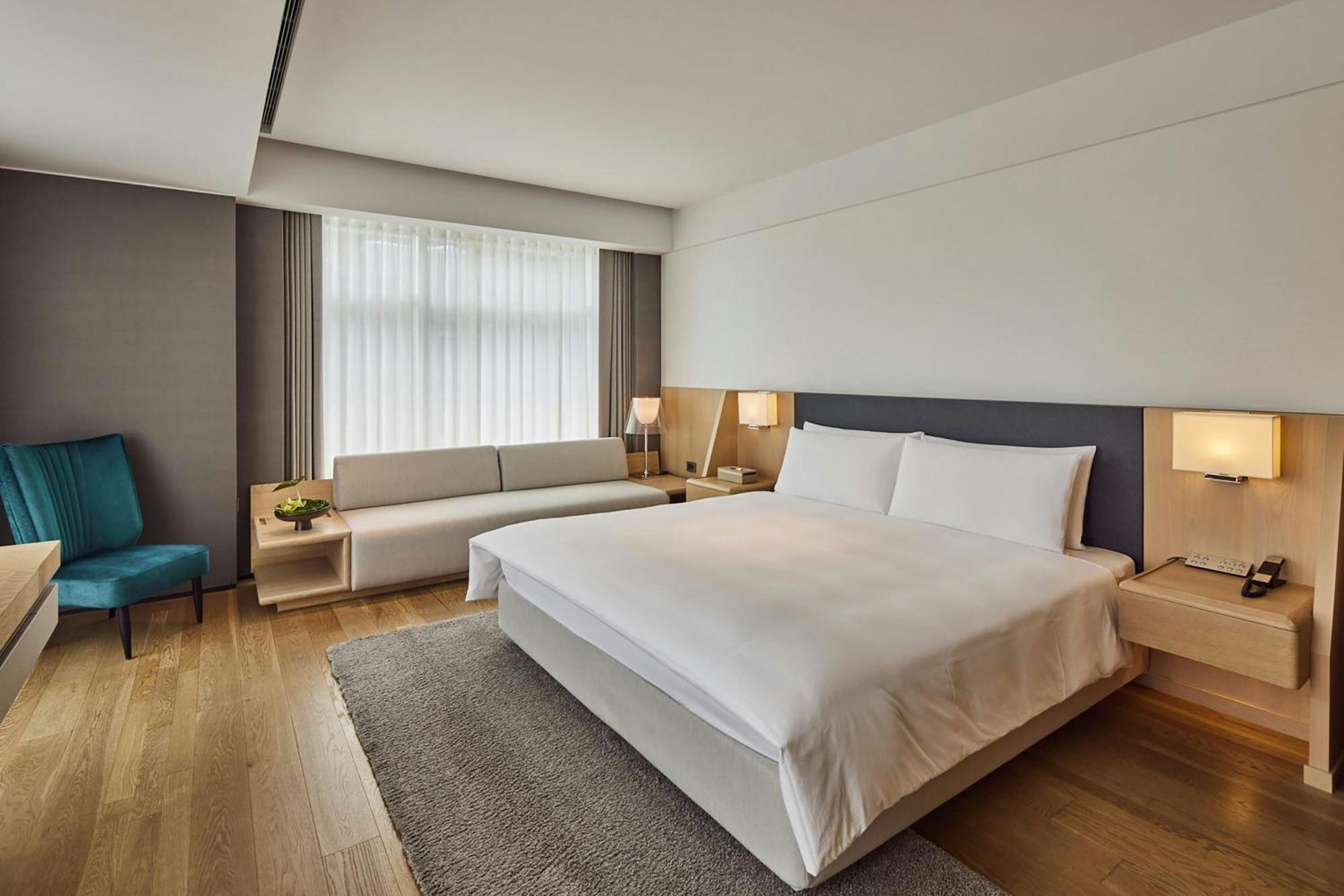 Premier King Room City View