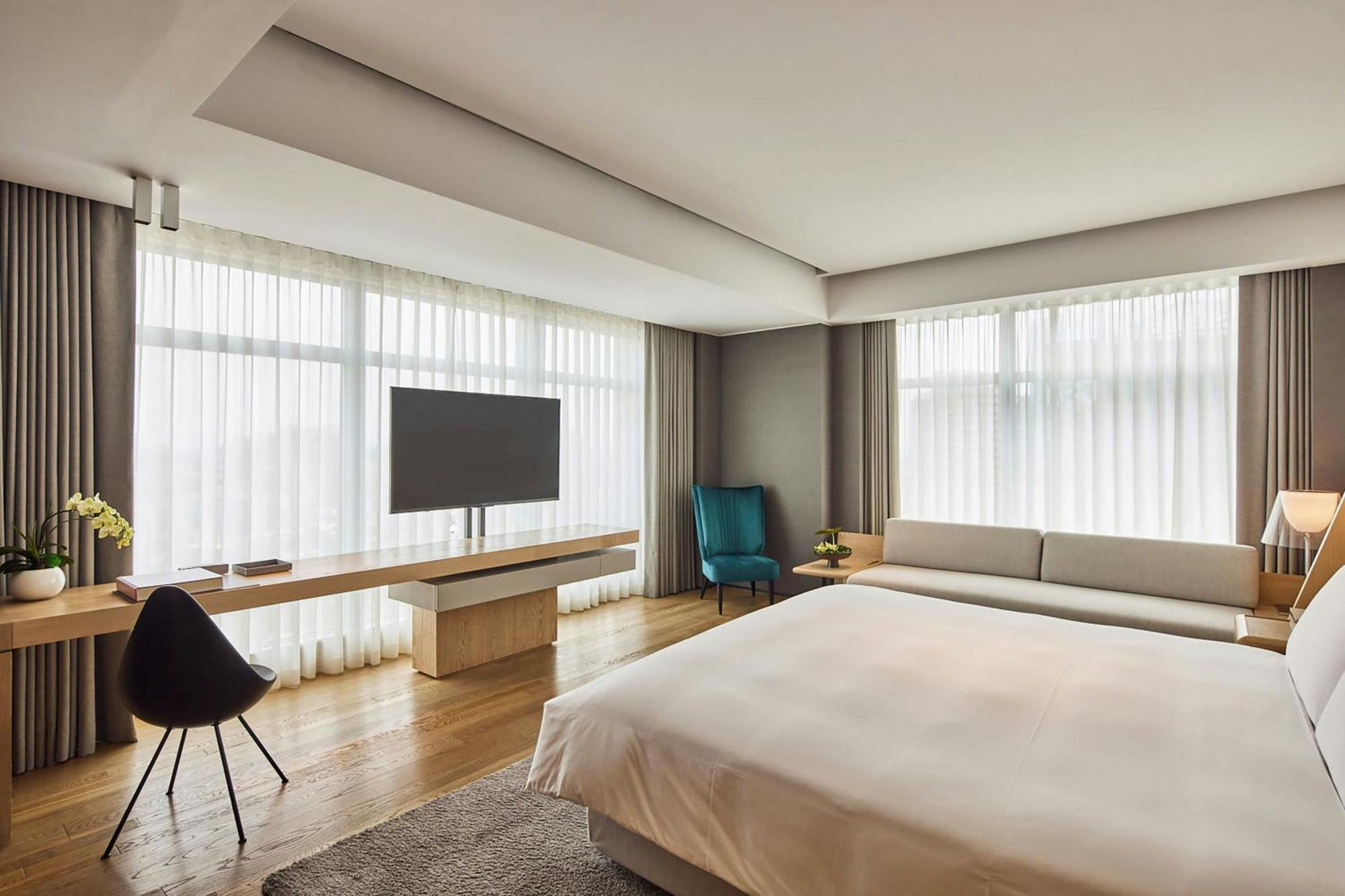 Premier King Room City View