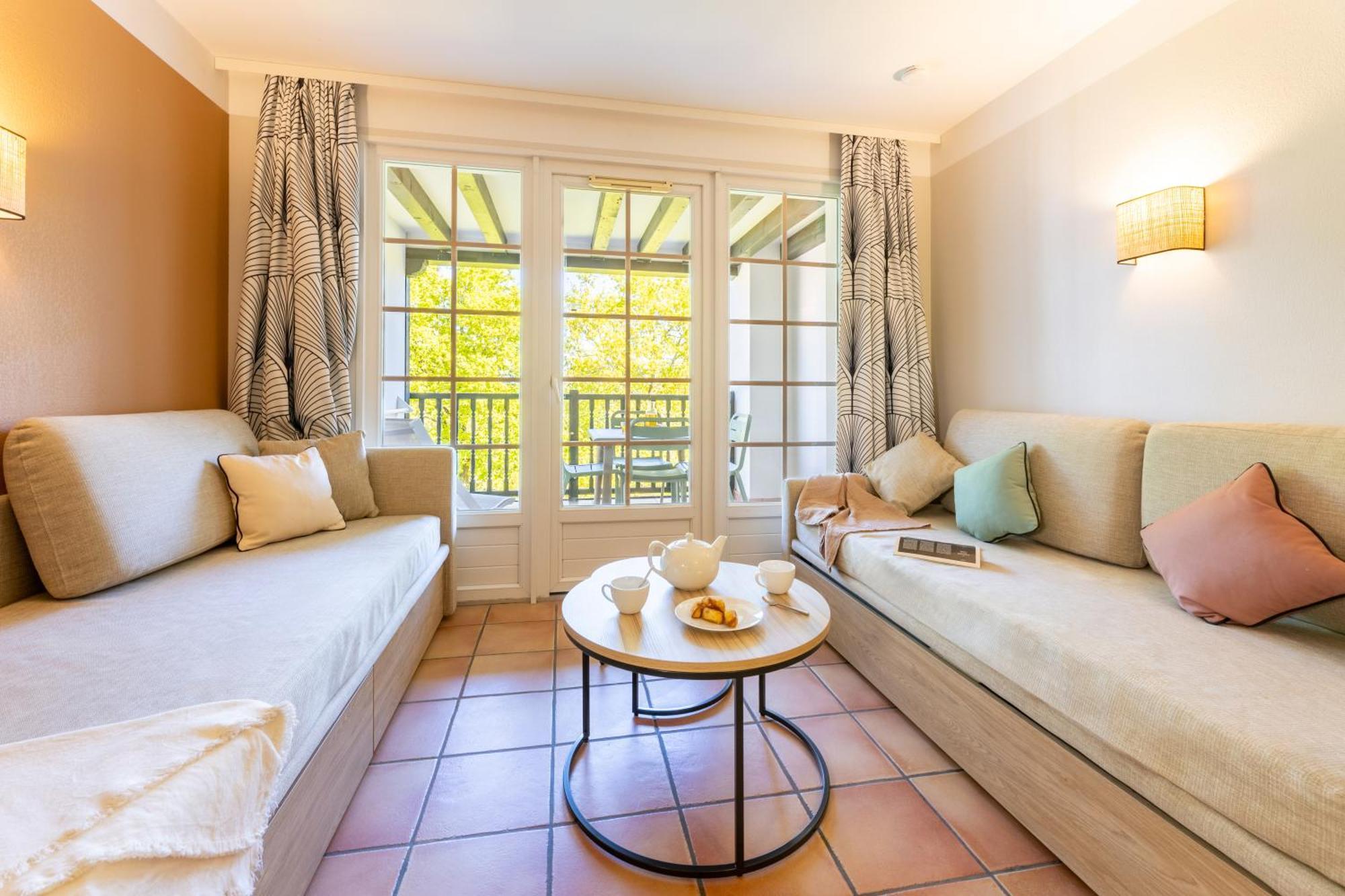 Superior One-Bedroom Apartment with Terrace or Balcony (5 People)