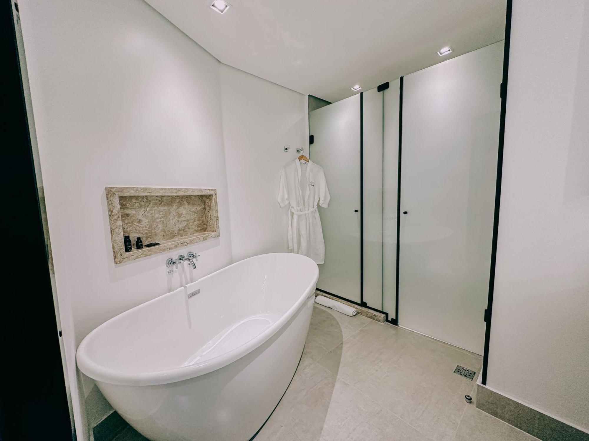 Deluxe King Suite