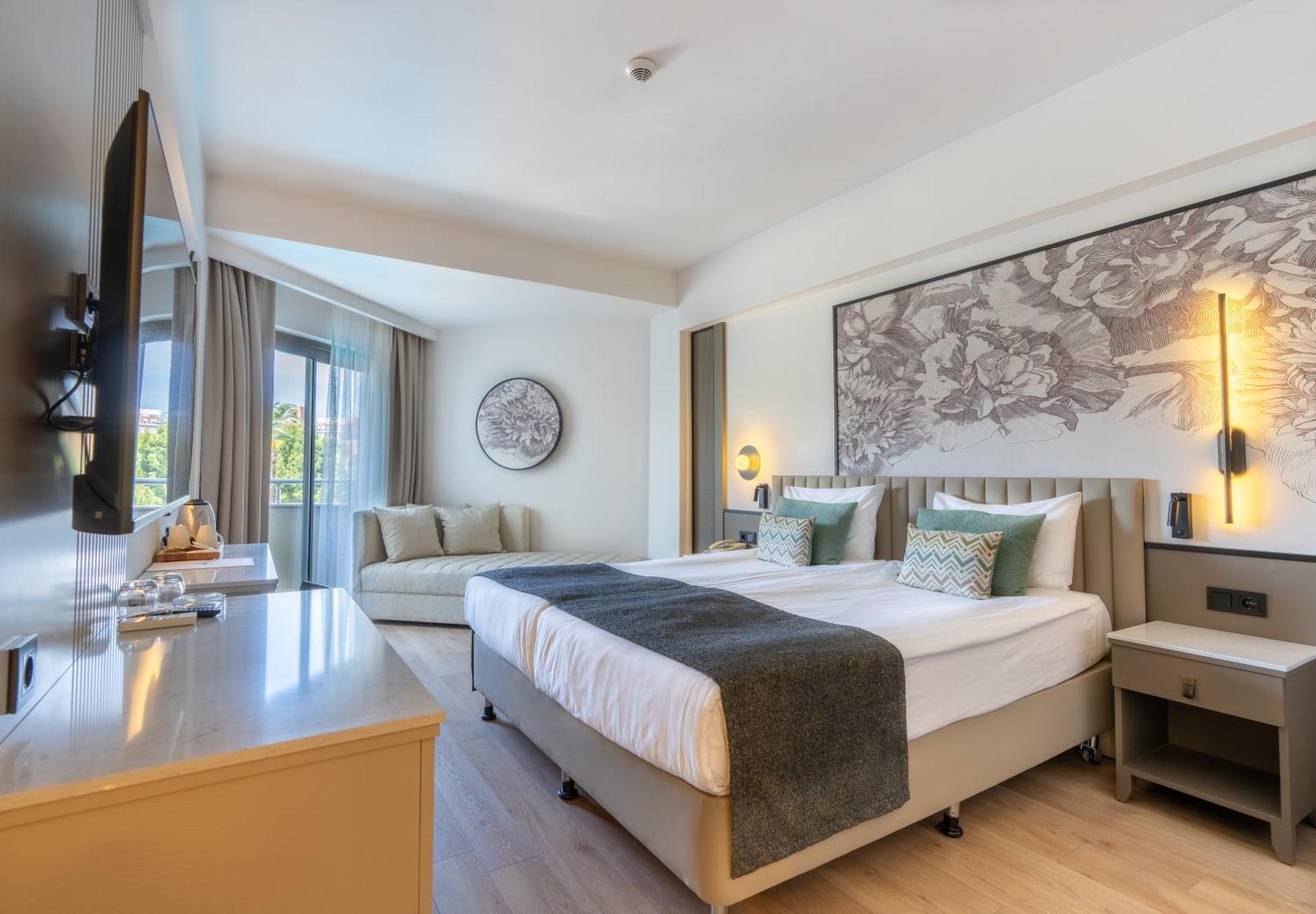 Large Room,1699496633:JPEG