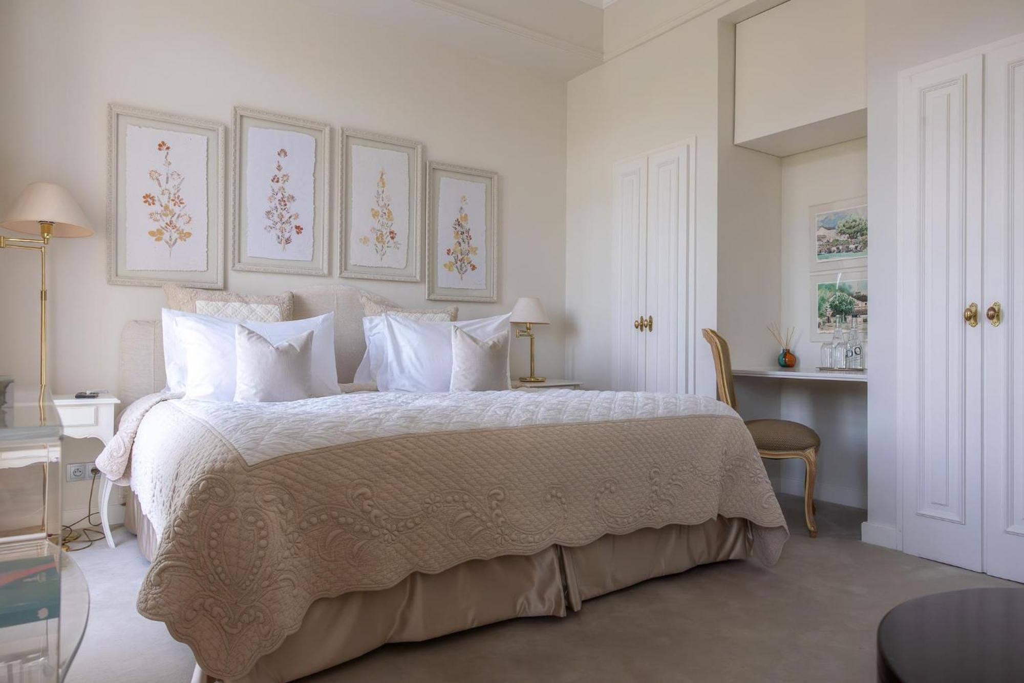 Deluxe Room,1768560234:JPEG