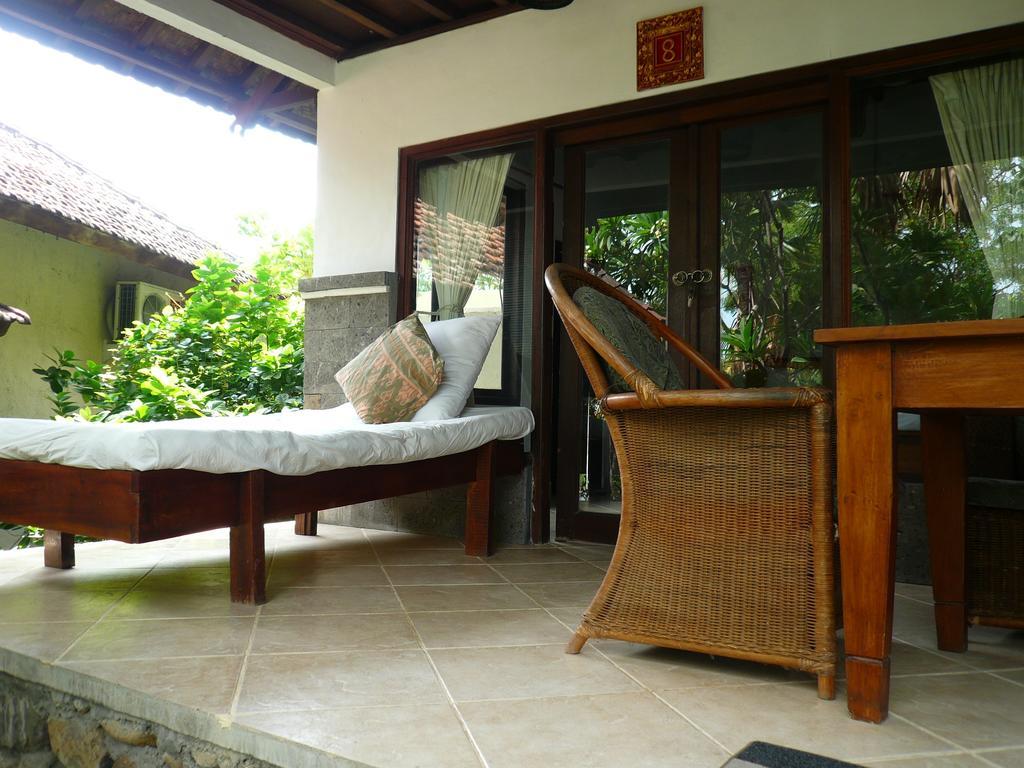 Family Cottage with Side Sea View