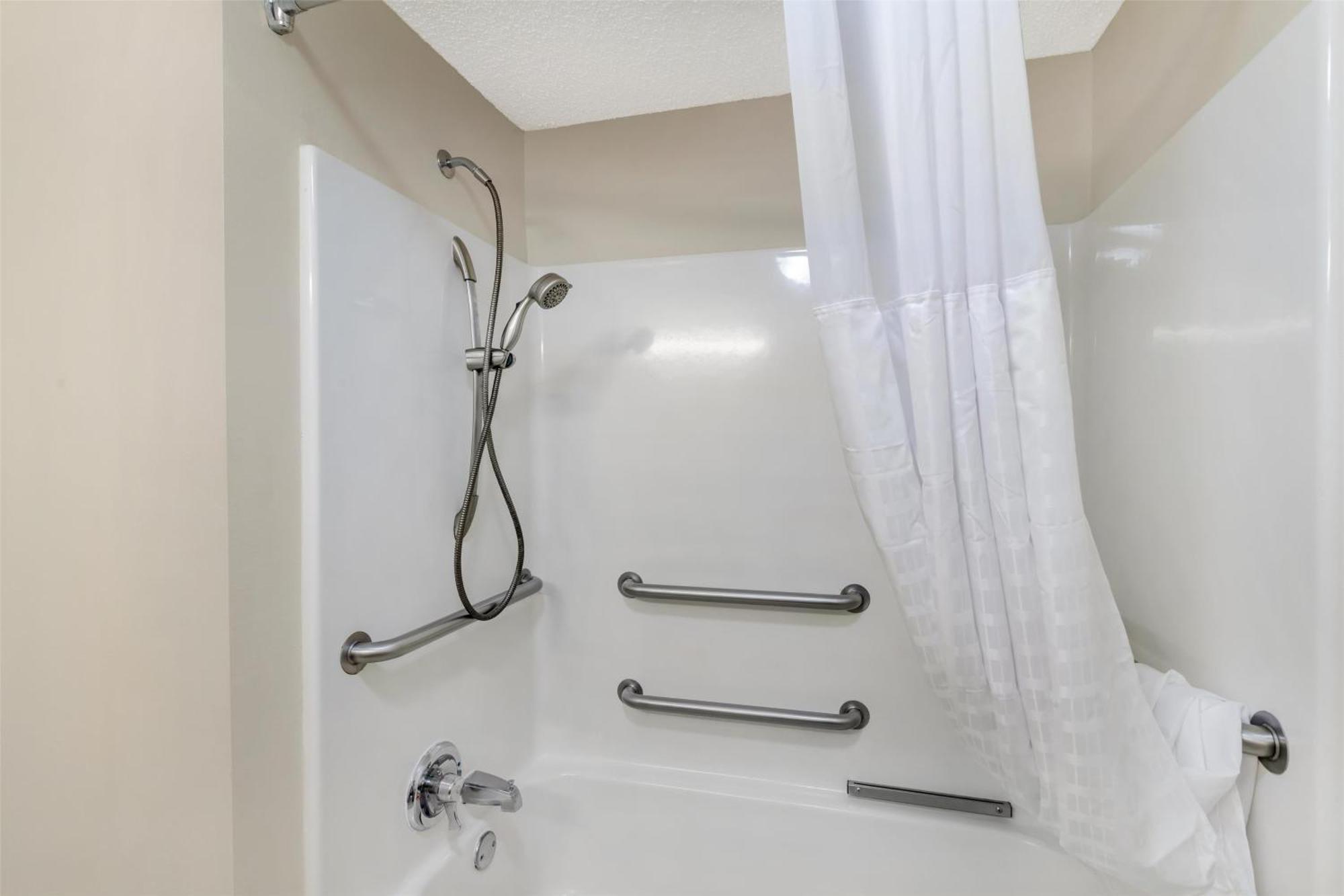 Suite met Kingsize Bed - Geschikt voor Gasten met een Lichamelijke Beperking - Rookvrij