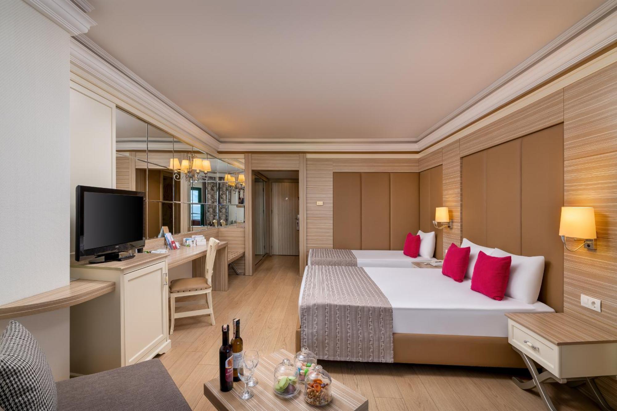 Standard Double or Twin Room Side Sea View