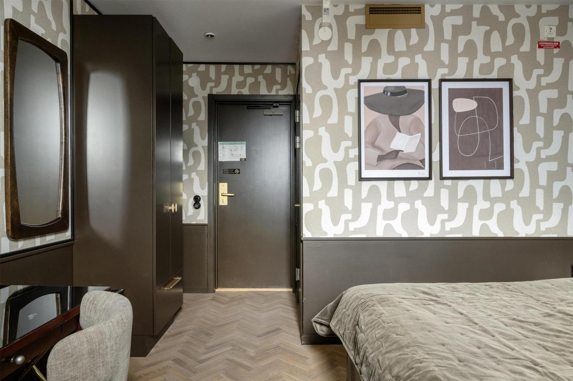 Queen Room