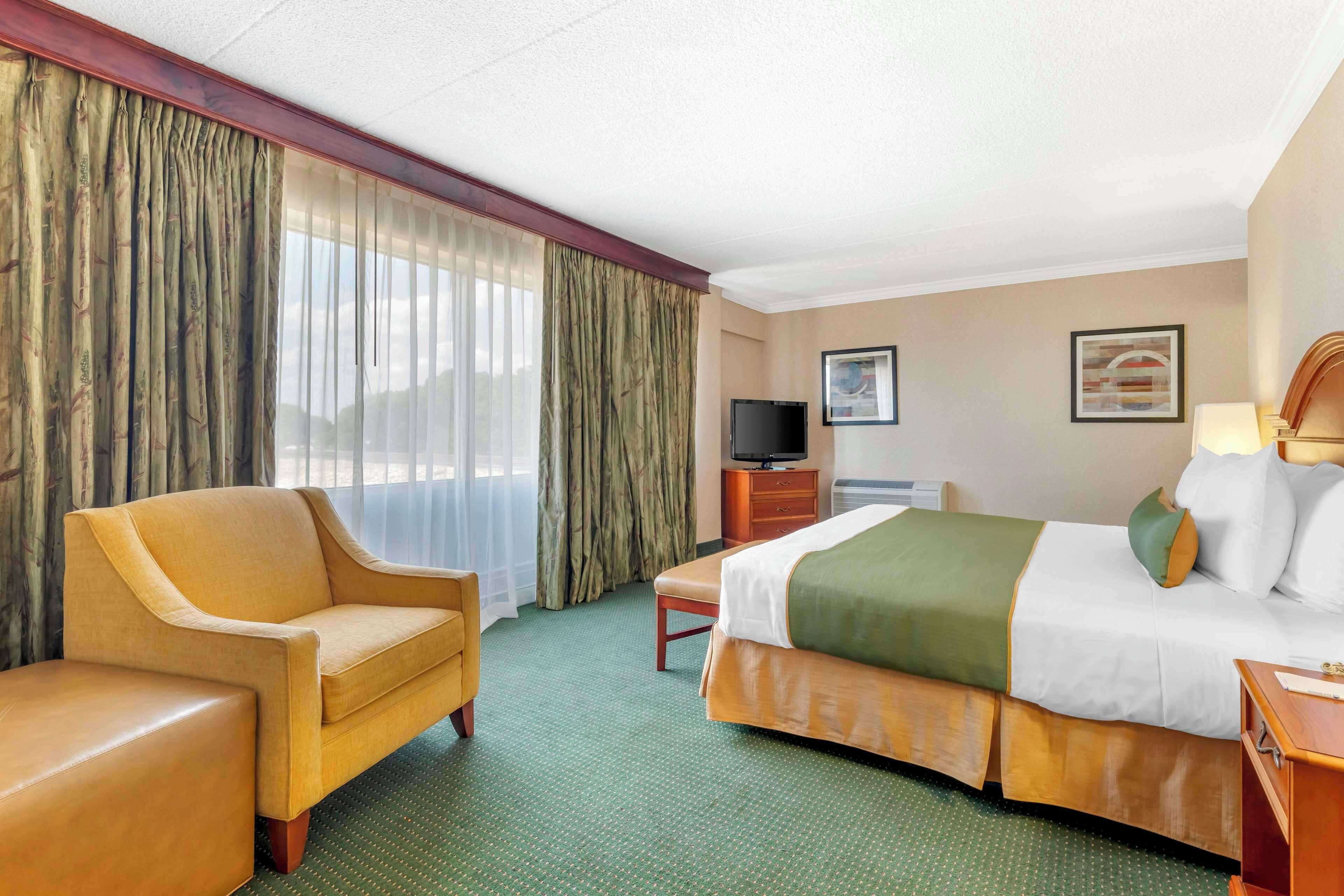 Penthouse King Suite with Sofa Bed - Non-Smoking