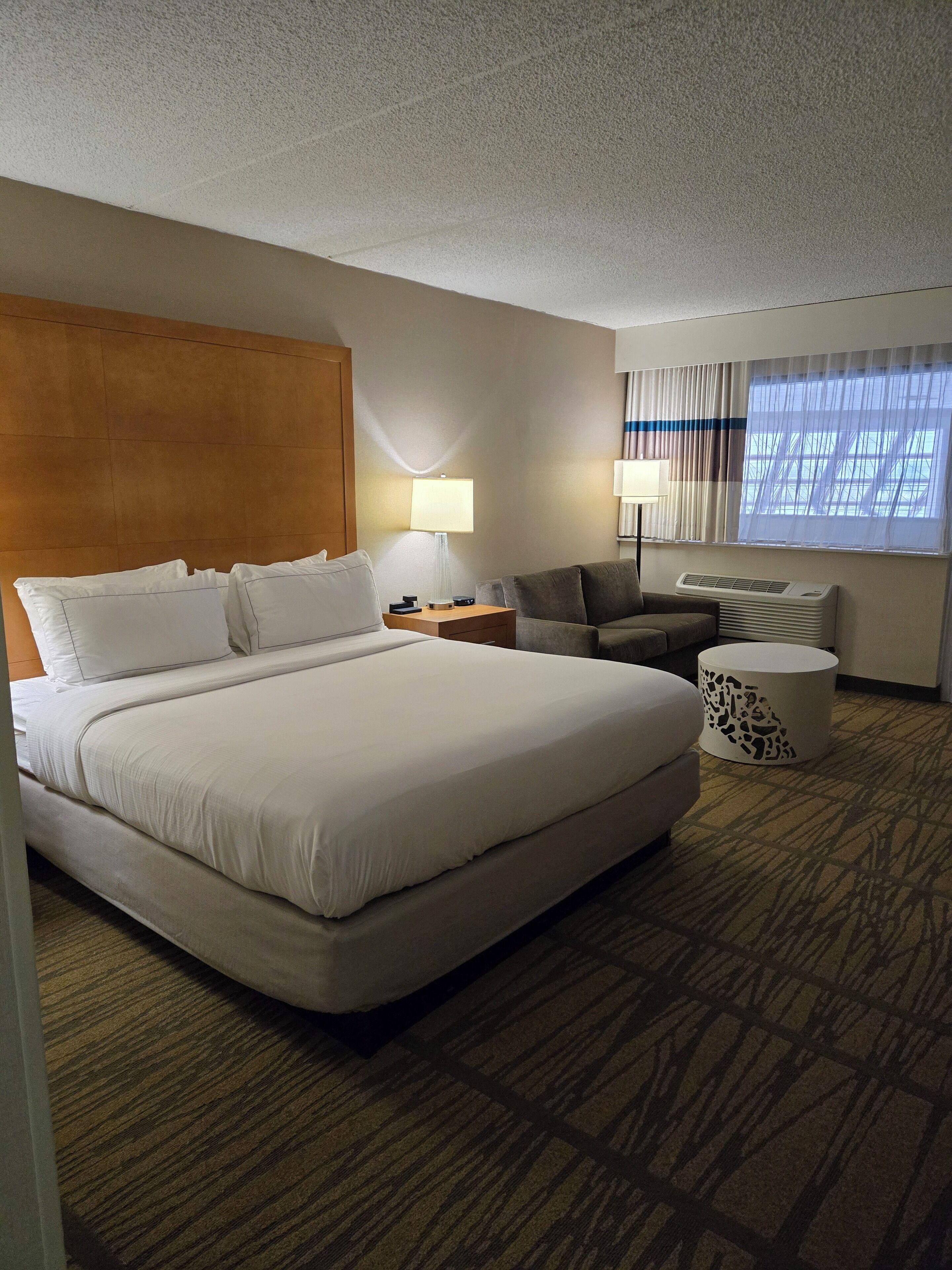 King Room with Bath Tub - Non-Smoking