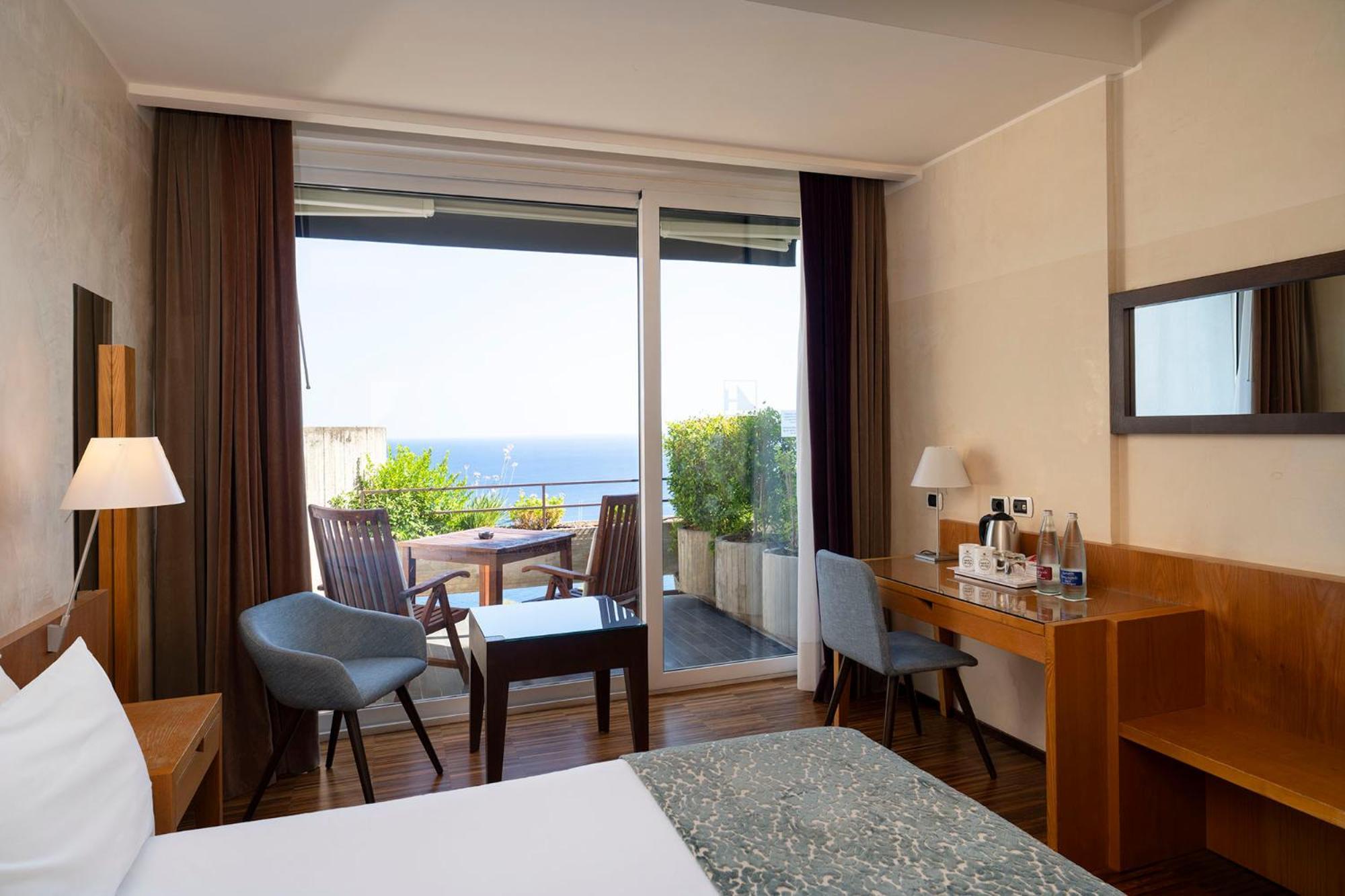 Habitación Doble Superior con balcón y vistas premium al mar - 1 o 2 camas