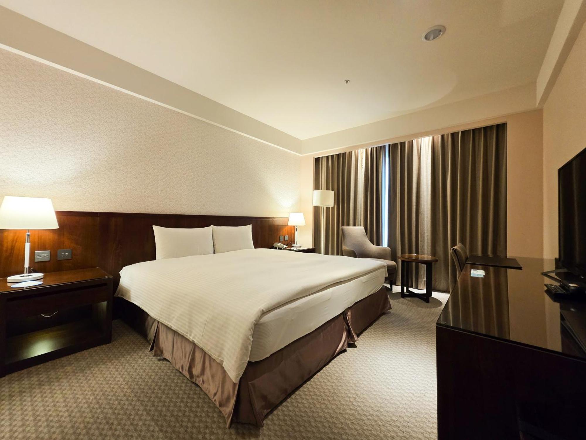 Superior Double Room Bath