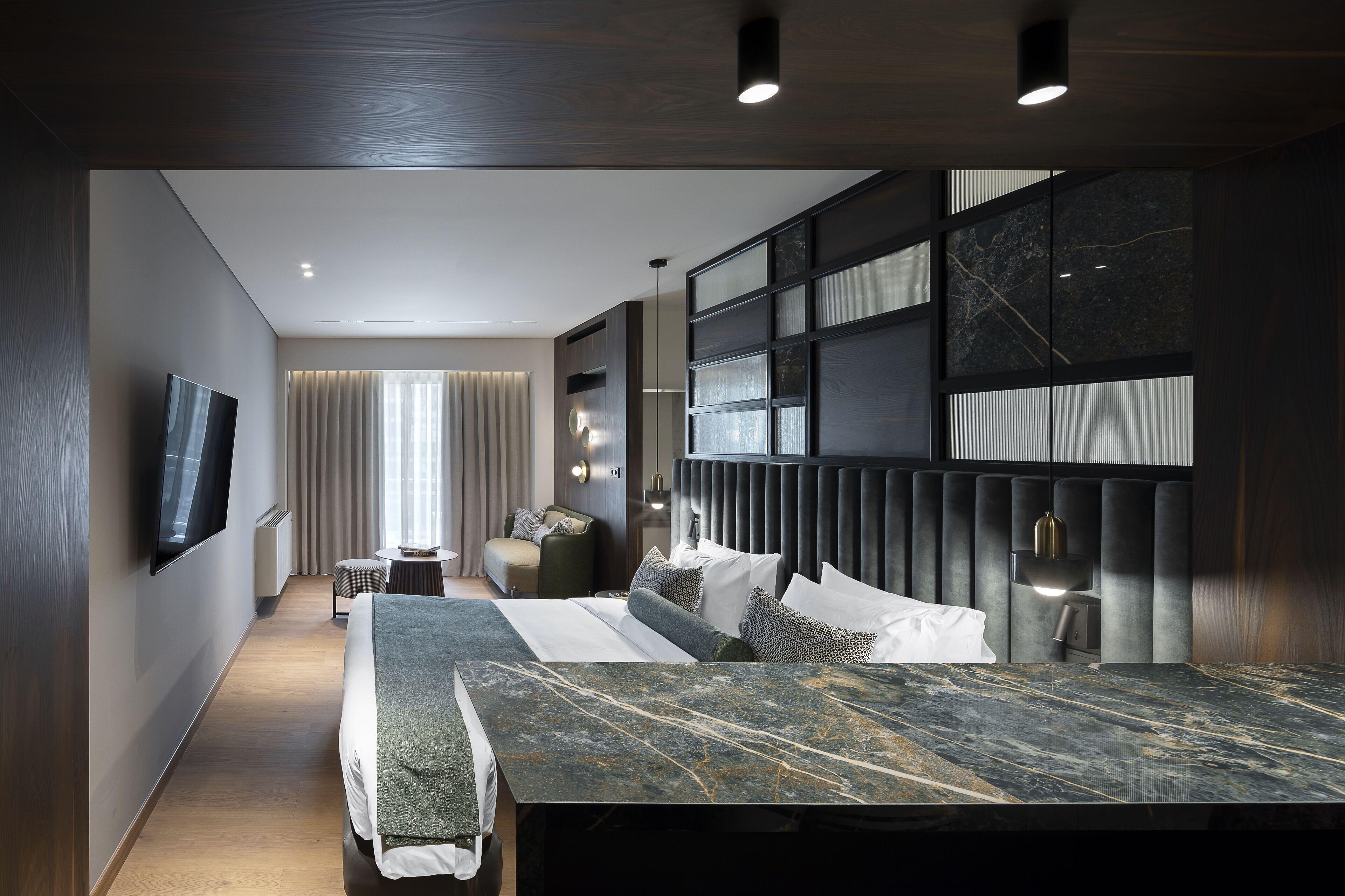 Executive Suite with Lounge Access