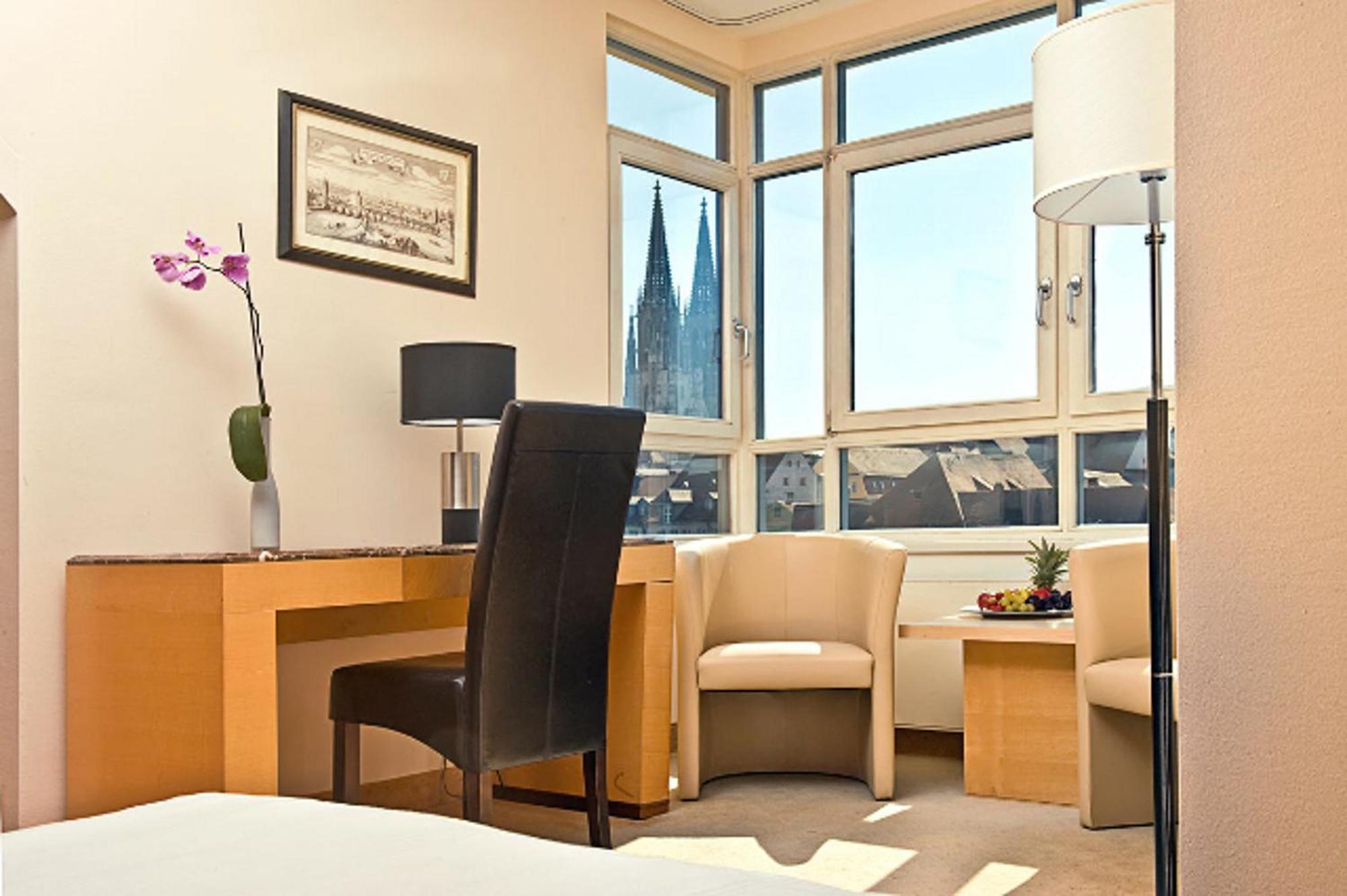 Comfort Room River View