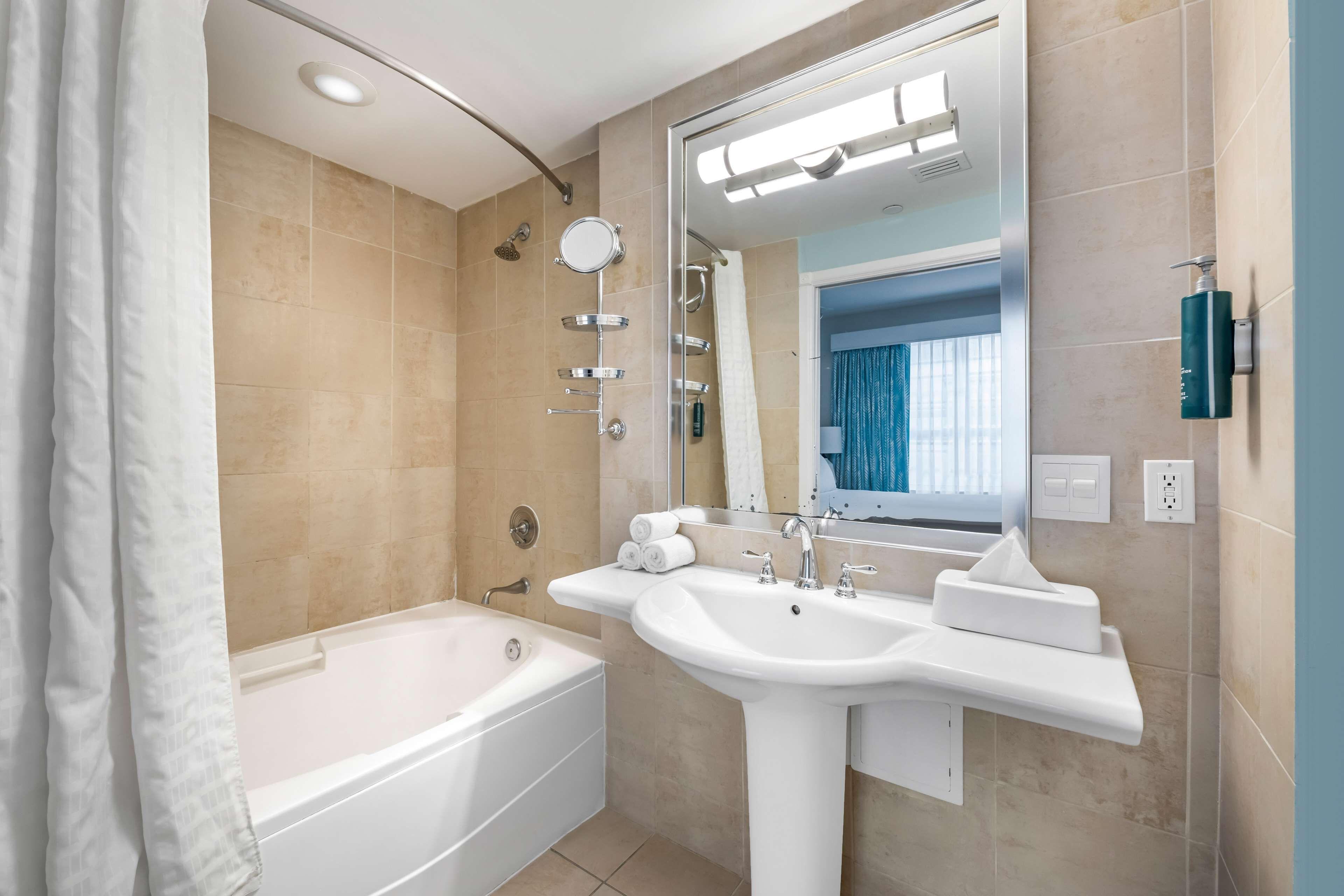 Suite met 1 Slaapkamer met 1 Kingsize Bed en Slaapbank - Gedeeltelijk Uitzicht op de Oceaan