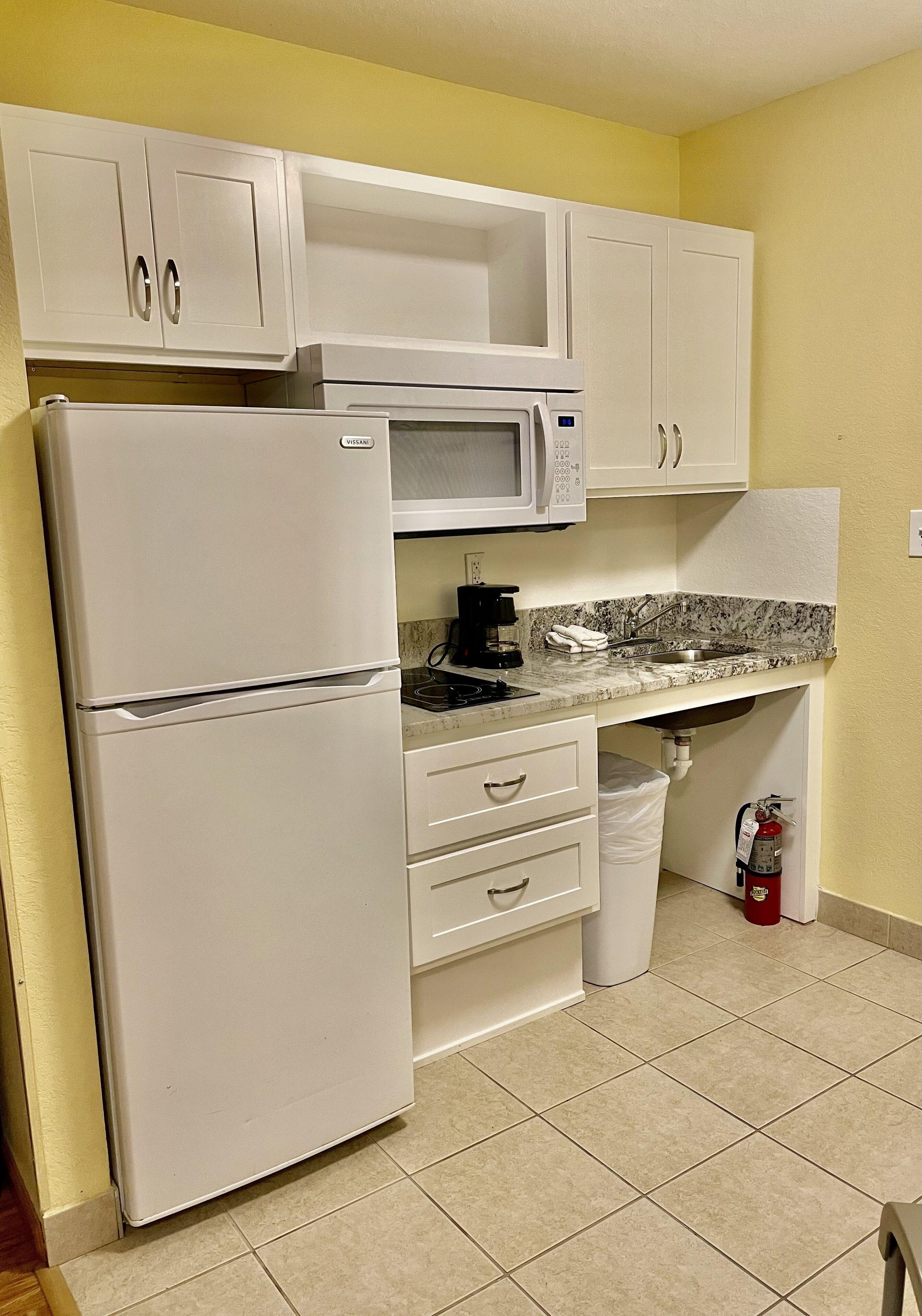 Efficiency Queen Room Accessible or Non-Smoking