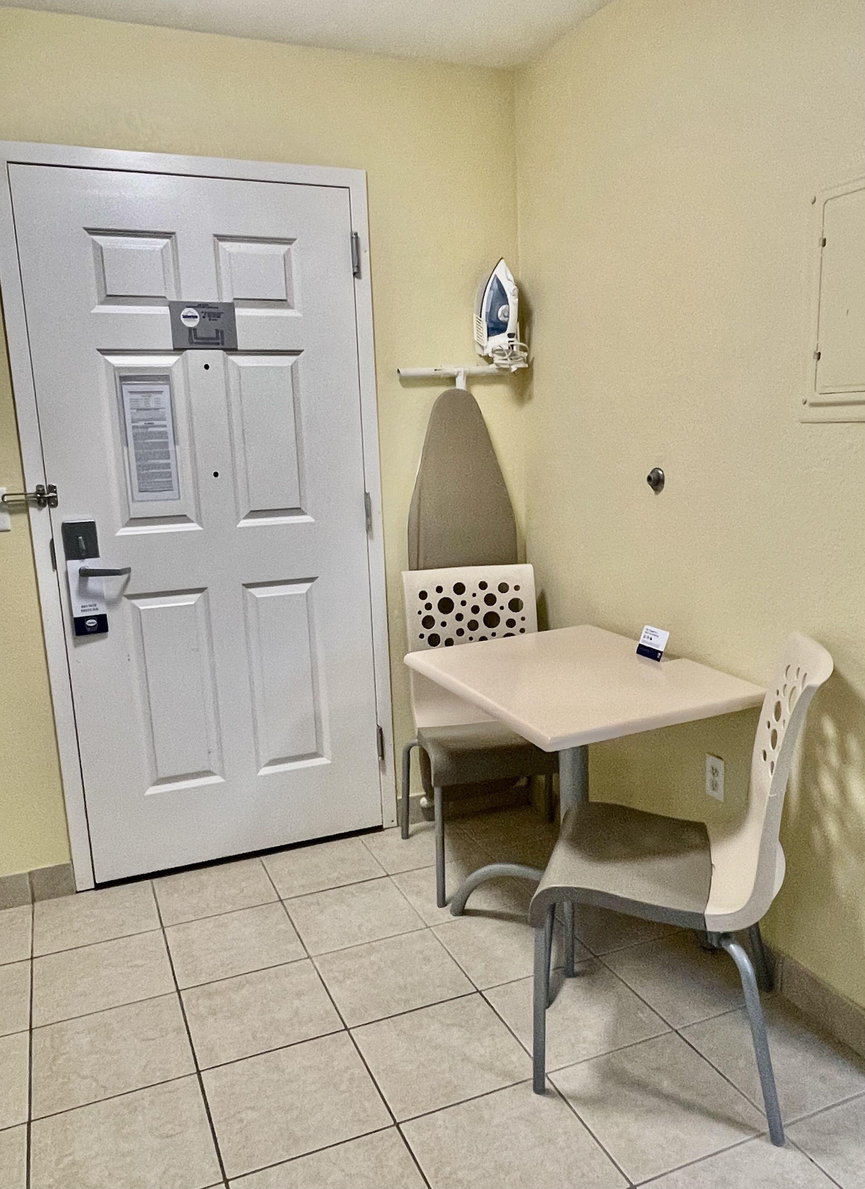 Efficiency Queen Room Accessible or Non-Smoking