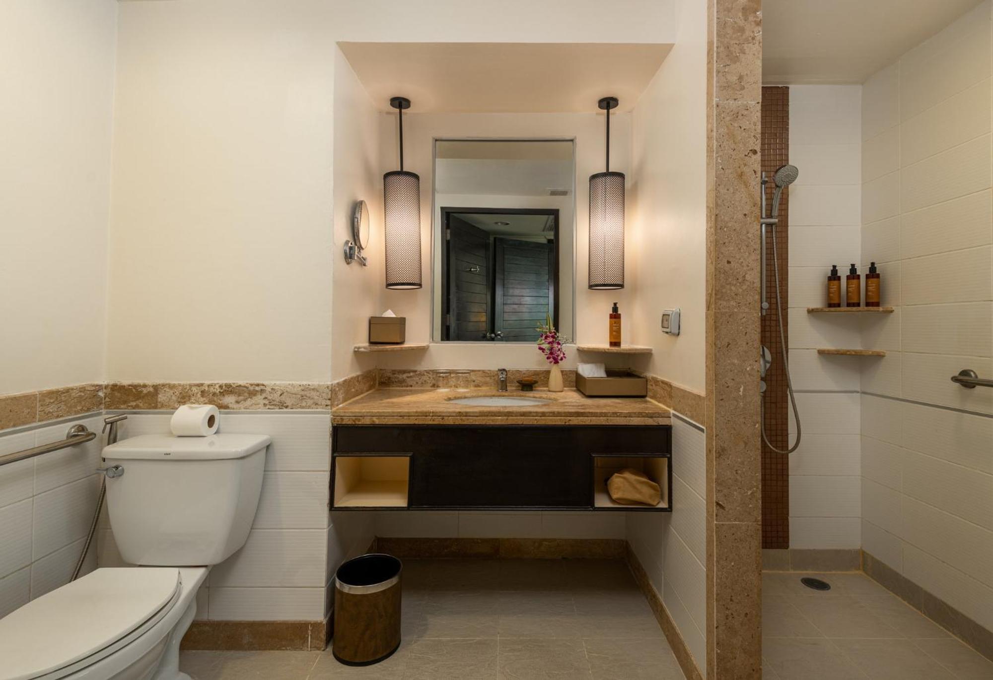 ONE BEDROOM FAMILY SUITE KING