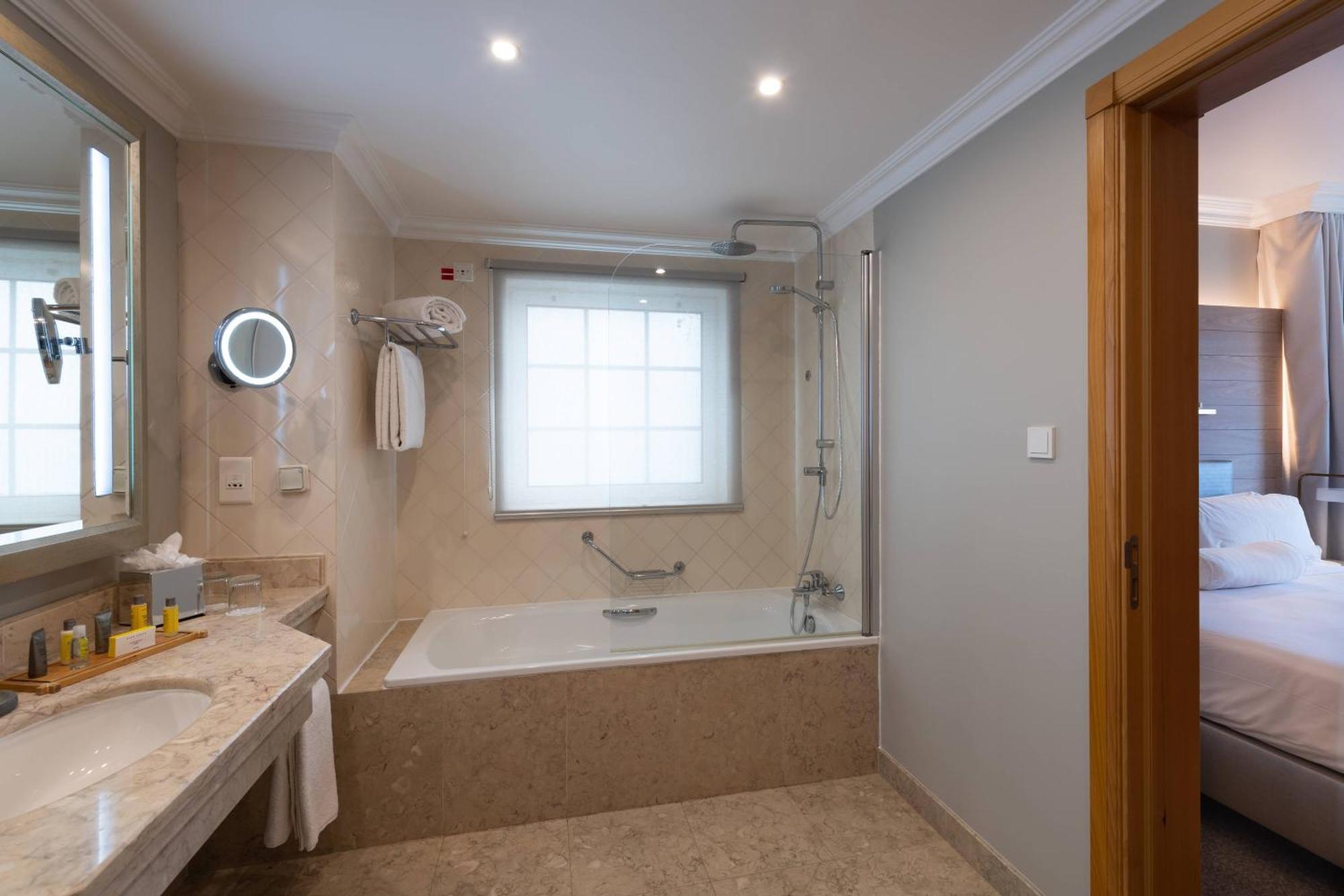 One-Bedroom Junior King Suite Garden View