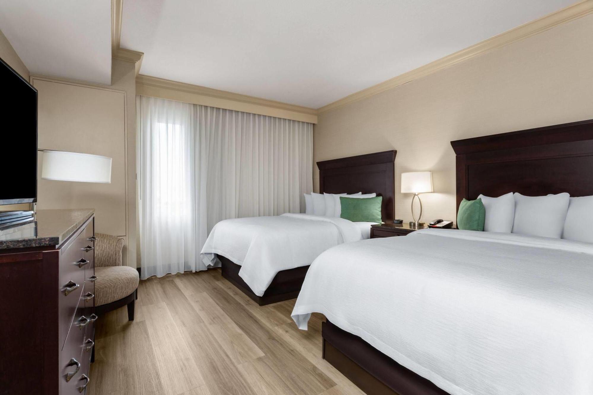 One-Bedroom Suite Two Queen Beds Non-Smoking