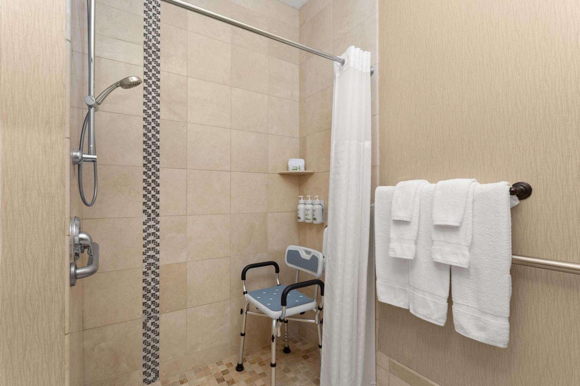 Queen Suite Two Queen Beds Roll Shower Mobility Access or Non-Smoking