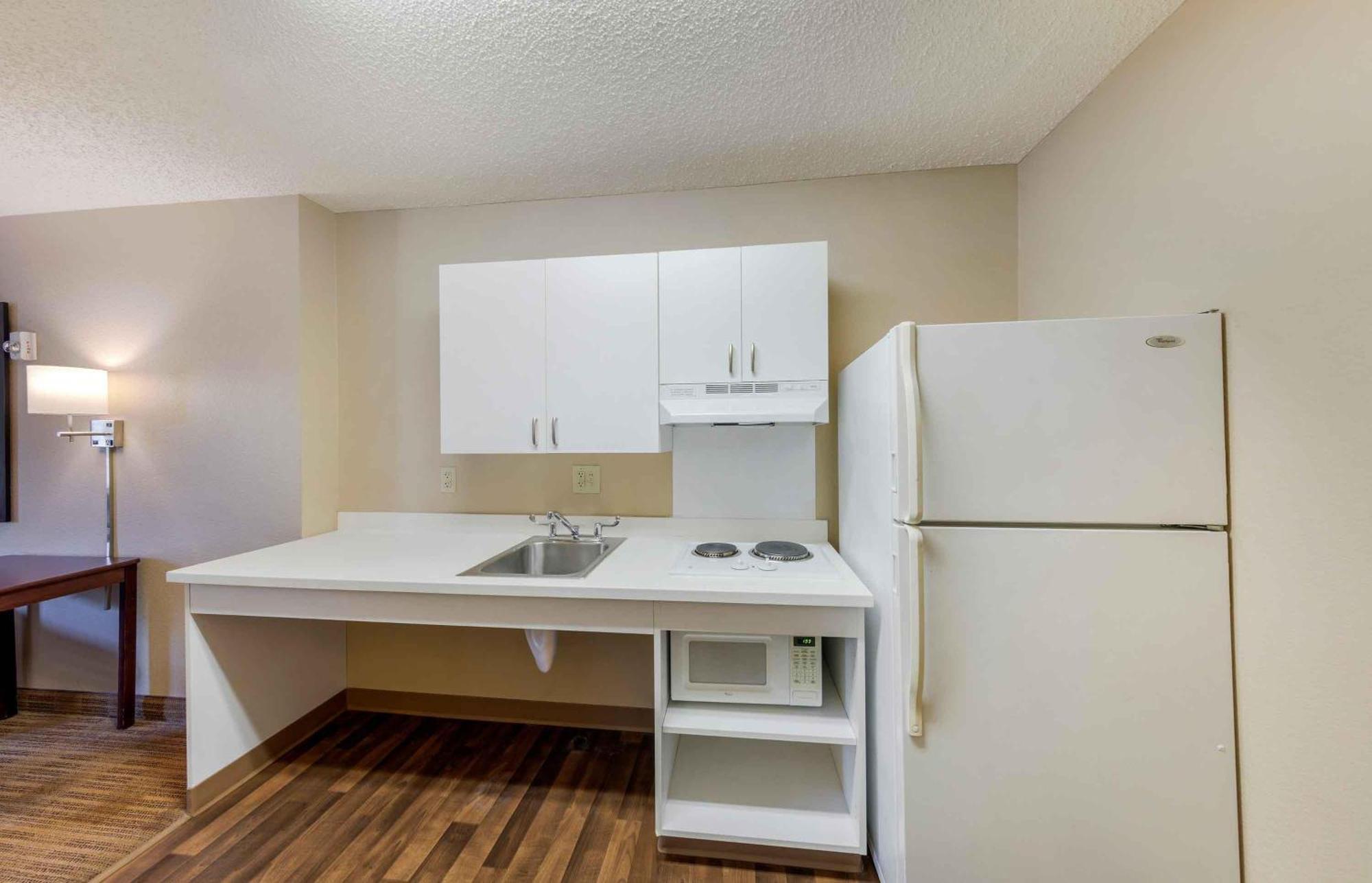 Queen studio with 1 Queen Bed - Disability Access/Non-Smoking