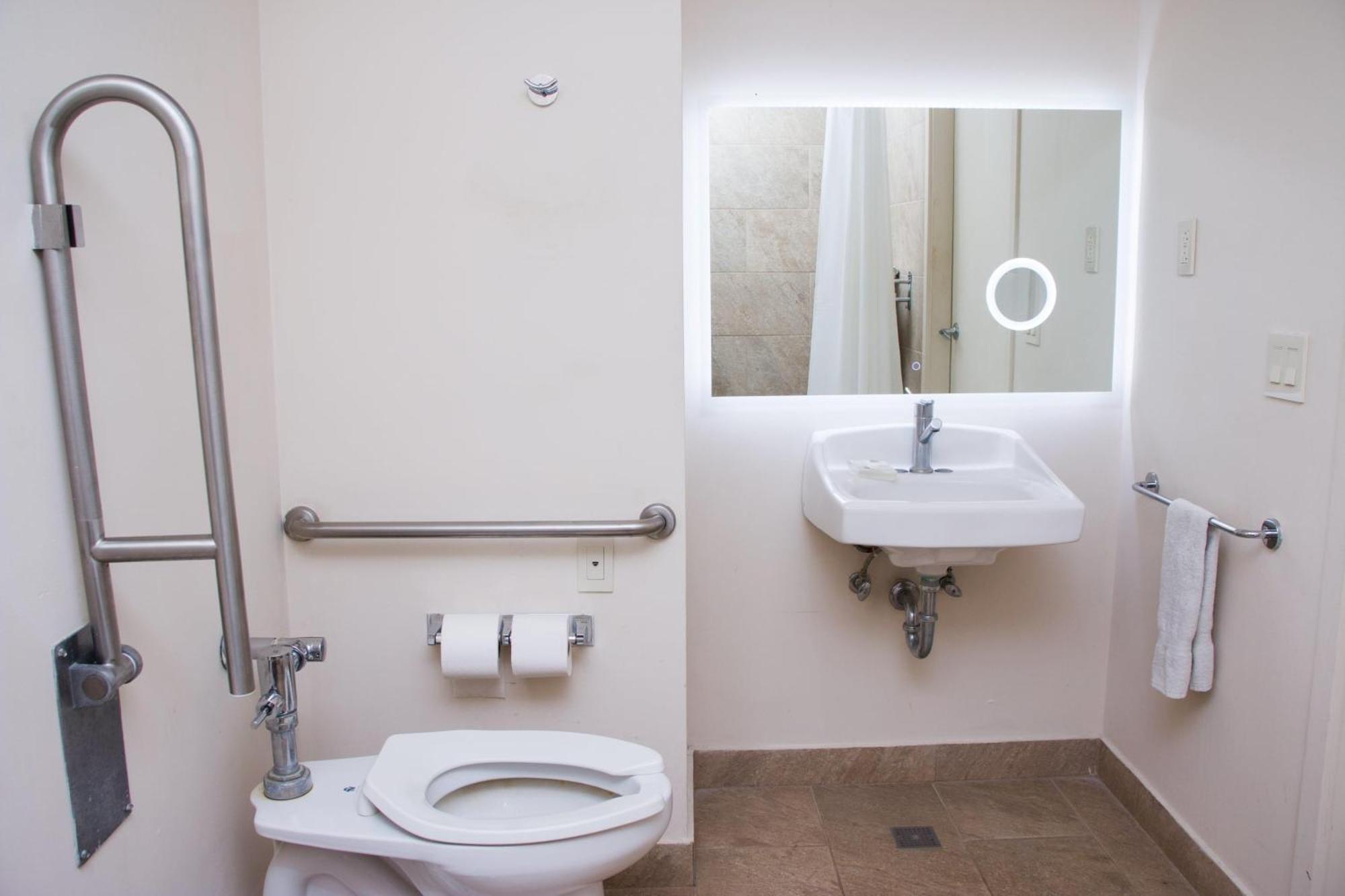 Concept Twin Room Roll Shower Ocean View Mobility Accessible or Non-Smoking