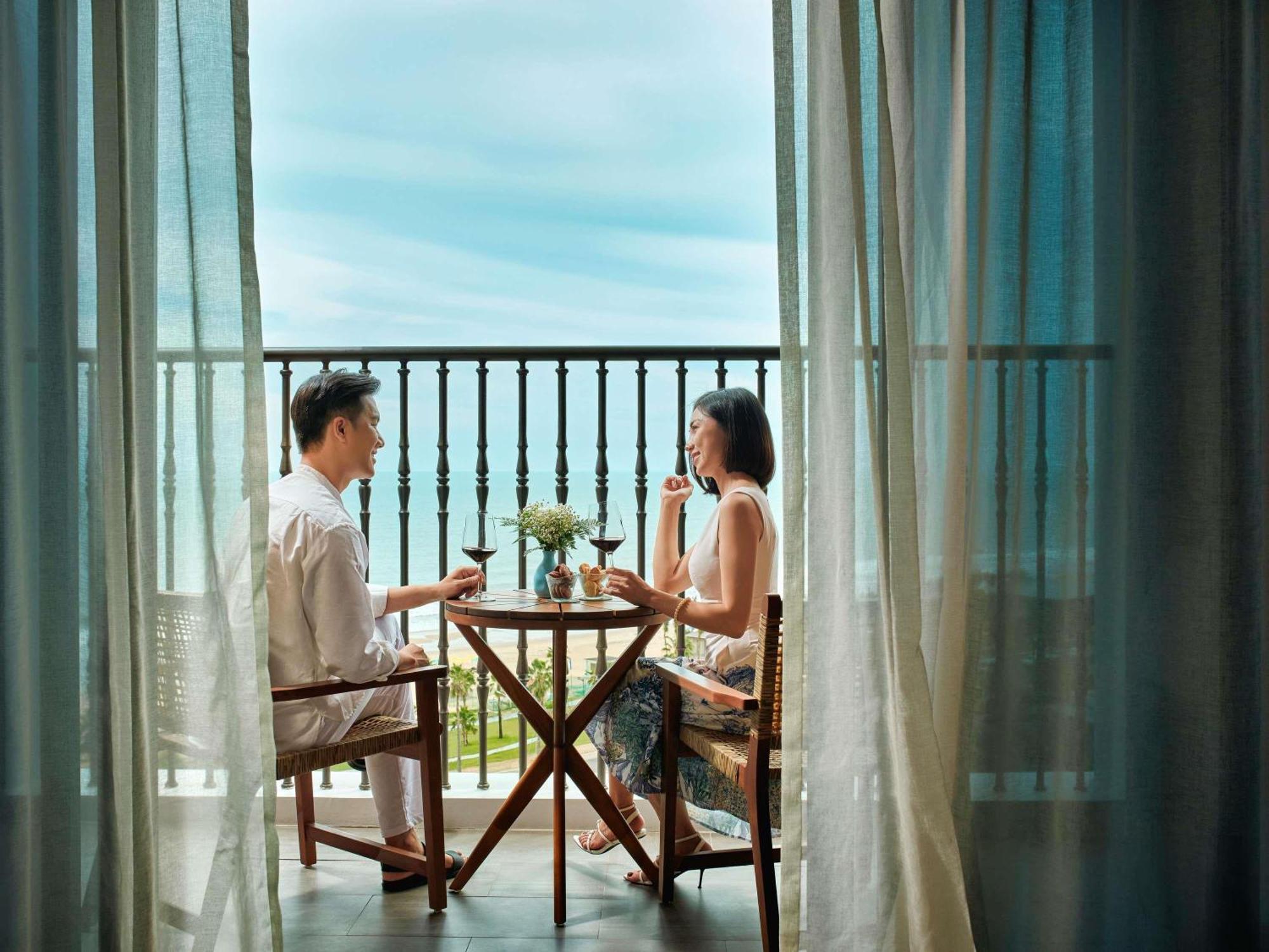 Executive King Room with Balcony and Sea View - High floors