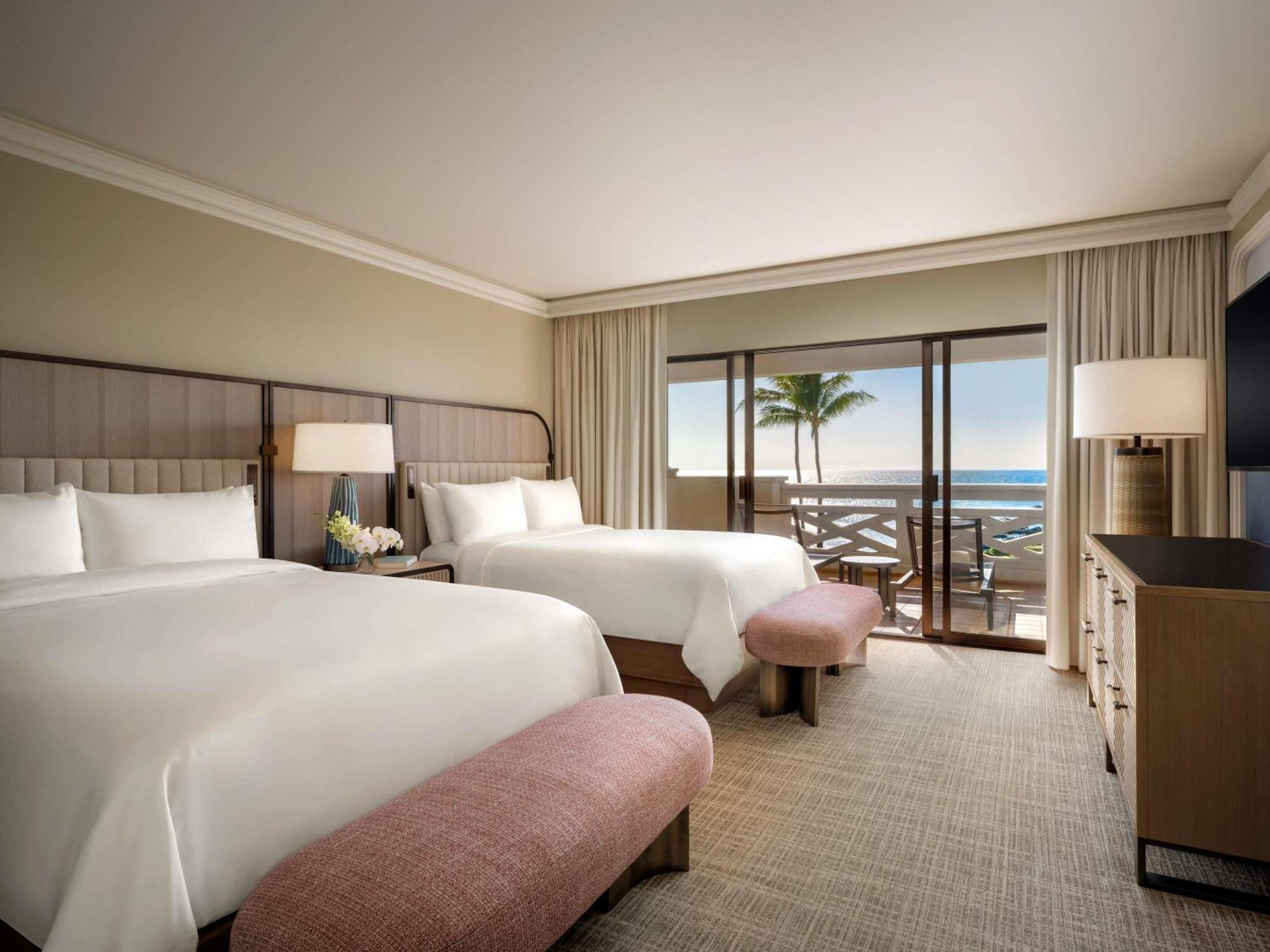 Luxuriöse Suite mit 2 Queensize-Betten und Meerblick