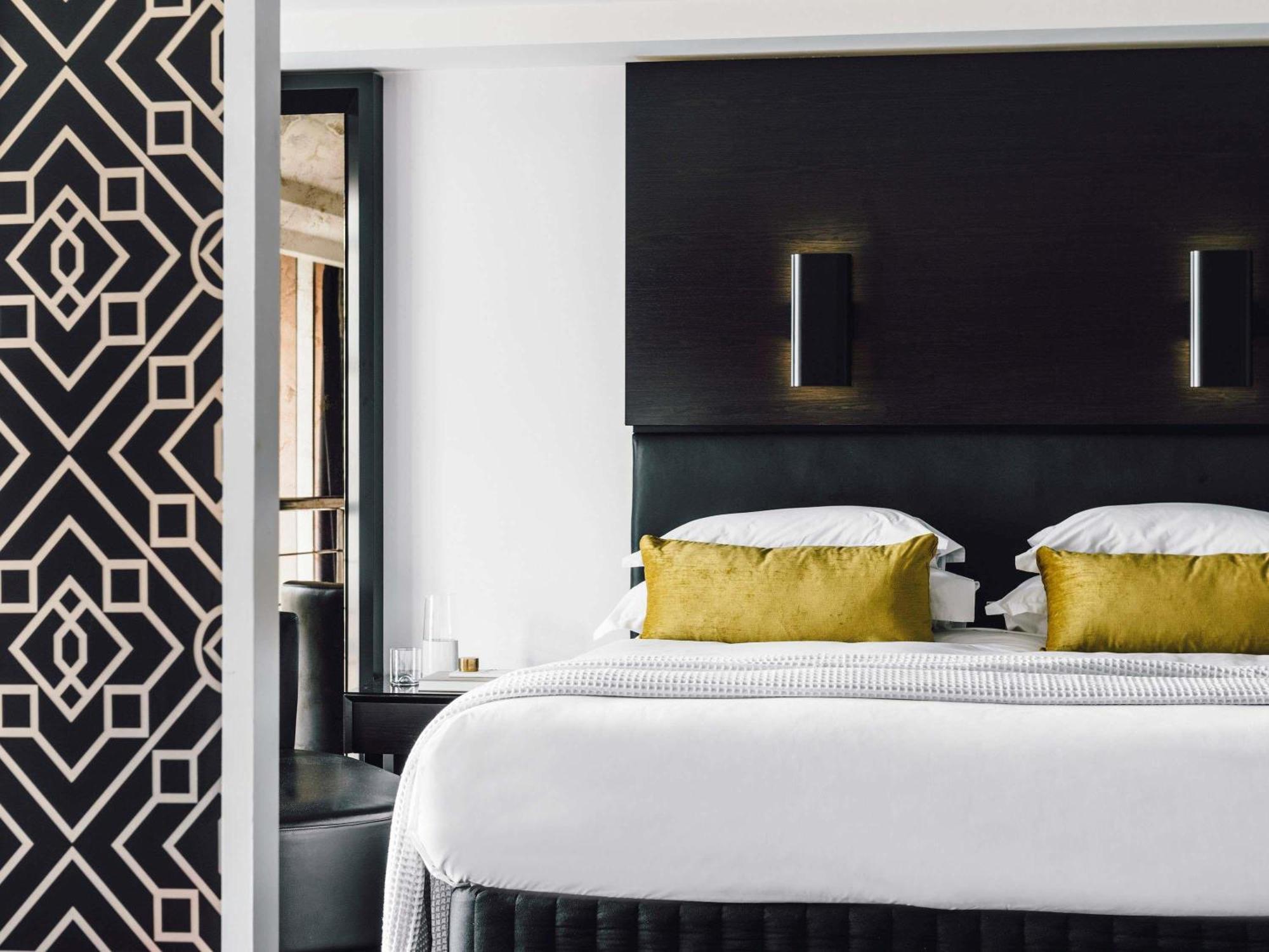 Gold Penthouse with One King Bed and Balcony
