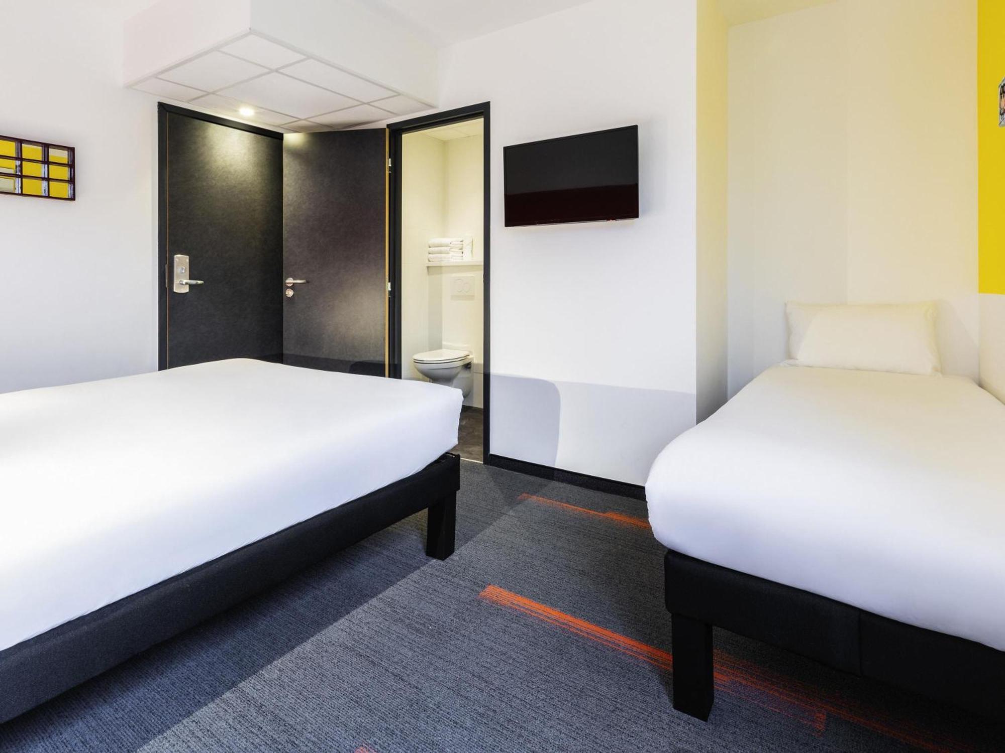 Pop Room One Double Bed One Single Bed,1770477634:JPEG