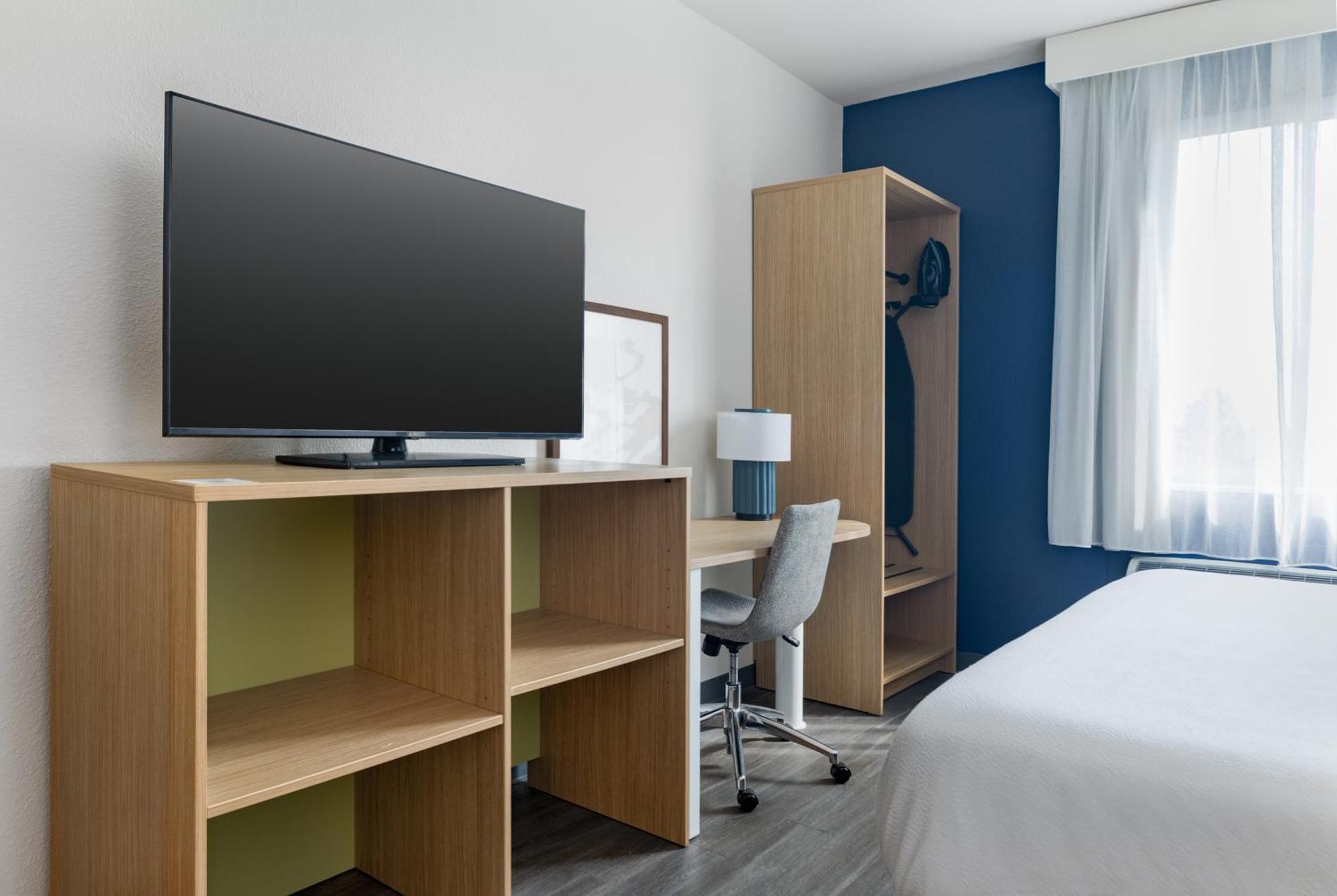 King Room with Sofa Bed - Non-Smoking