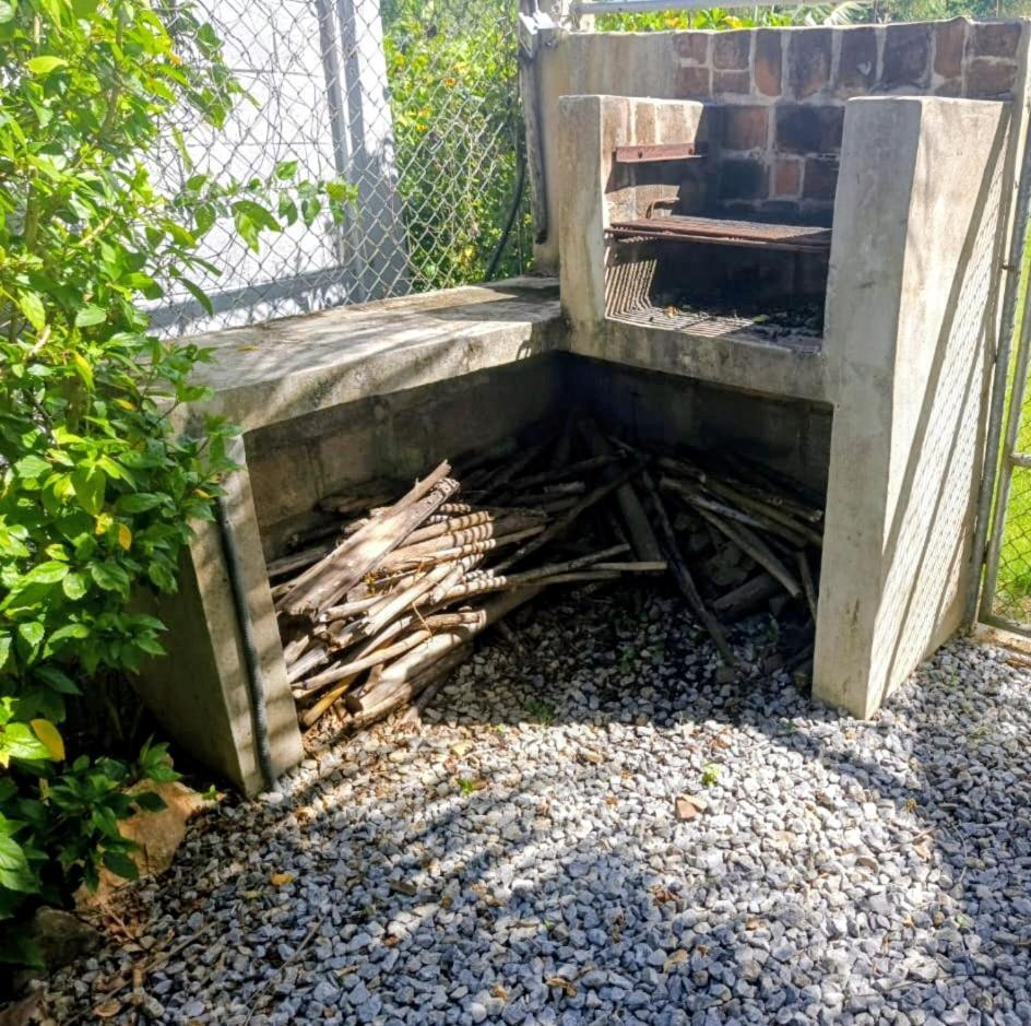 Apartamento con terraza y ventilador