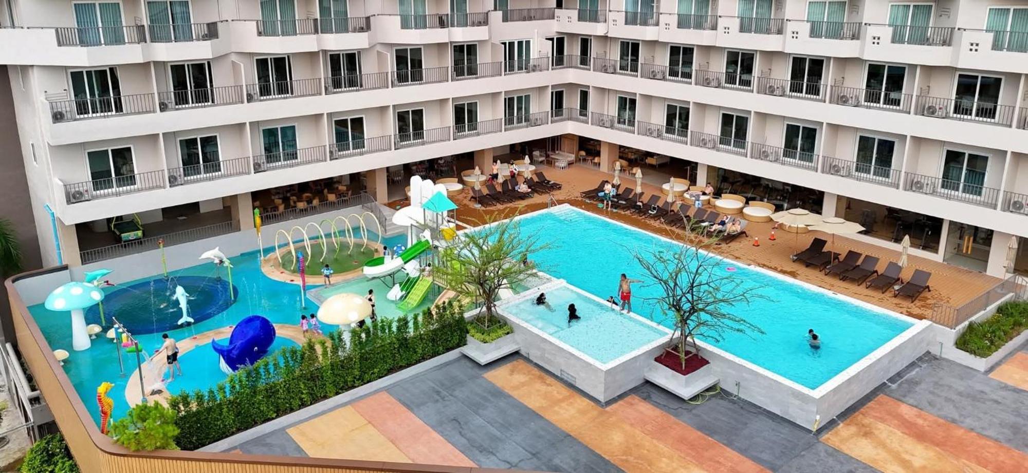 Deluxe Doppelzimmer mit Poolblick