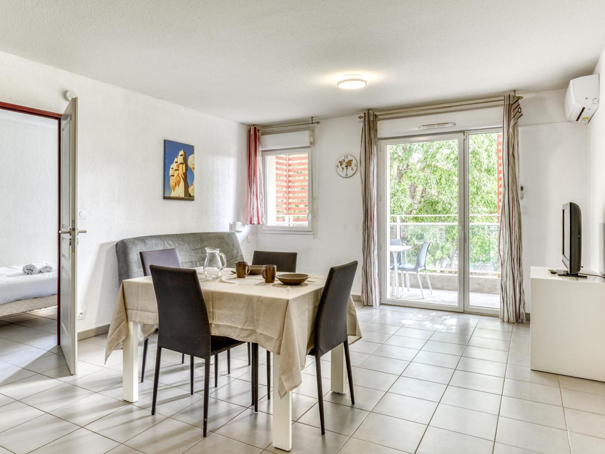 One-Bedroom Apartment - 4 Adults with Air-Conditioning