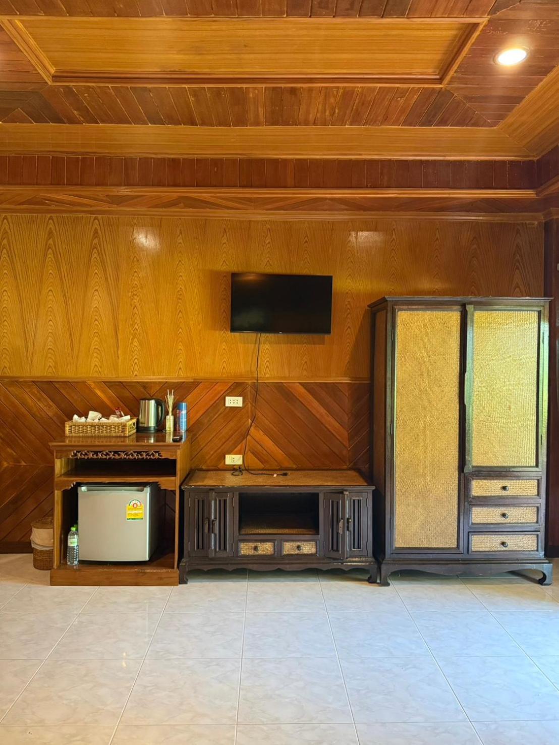 Deluxe Queen Bungalow
