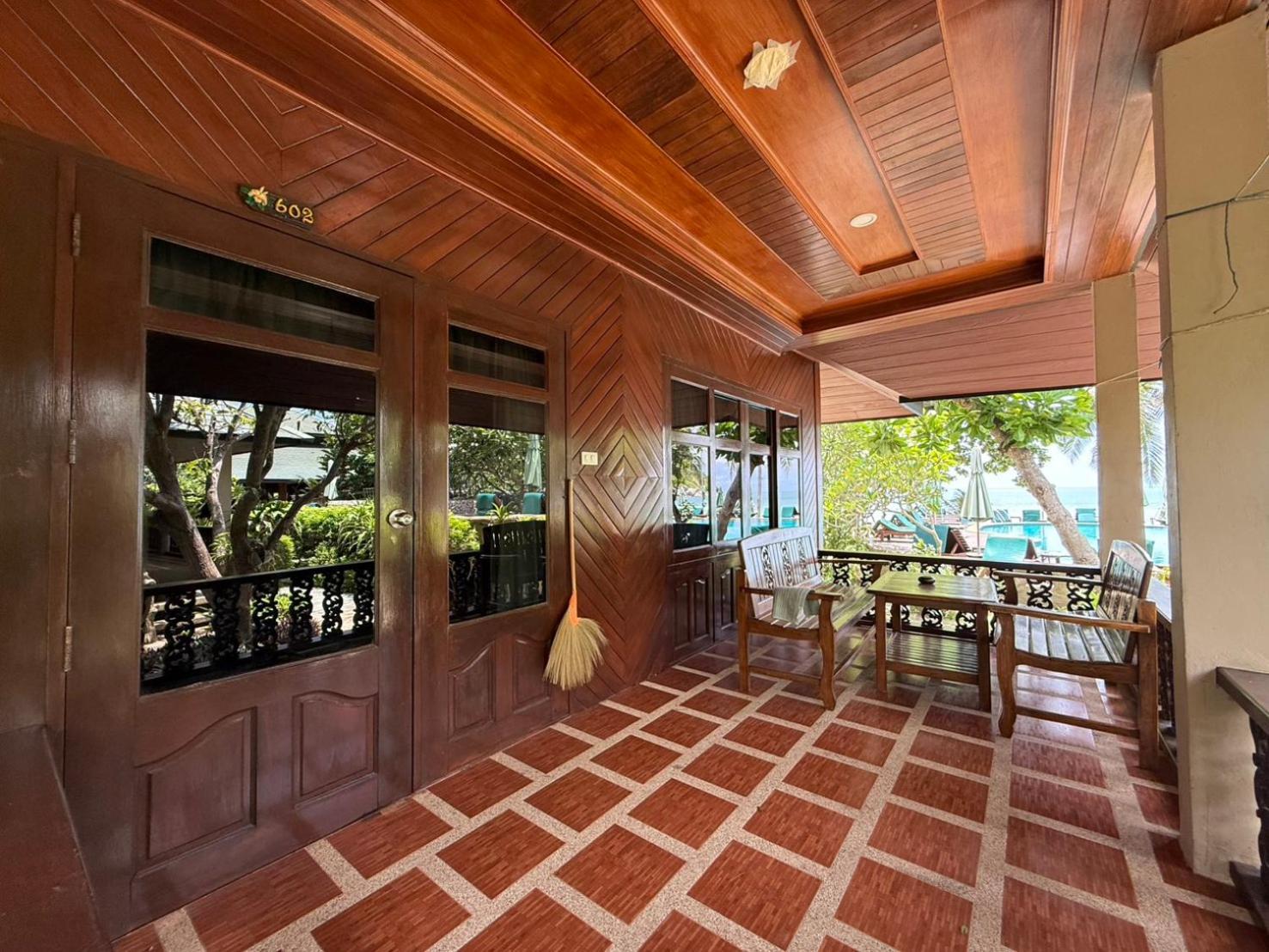 Deluxe Queen Bungalow