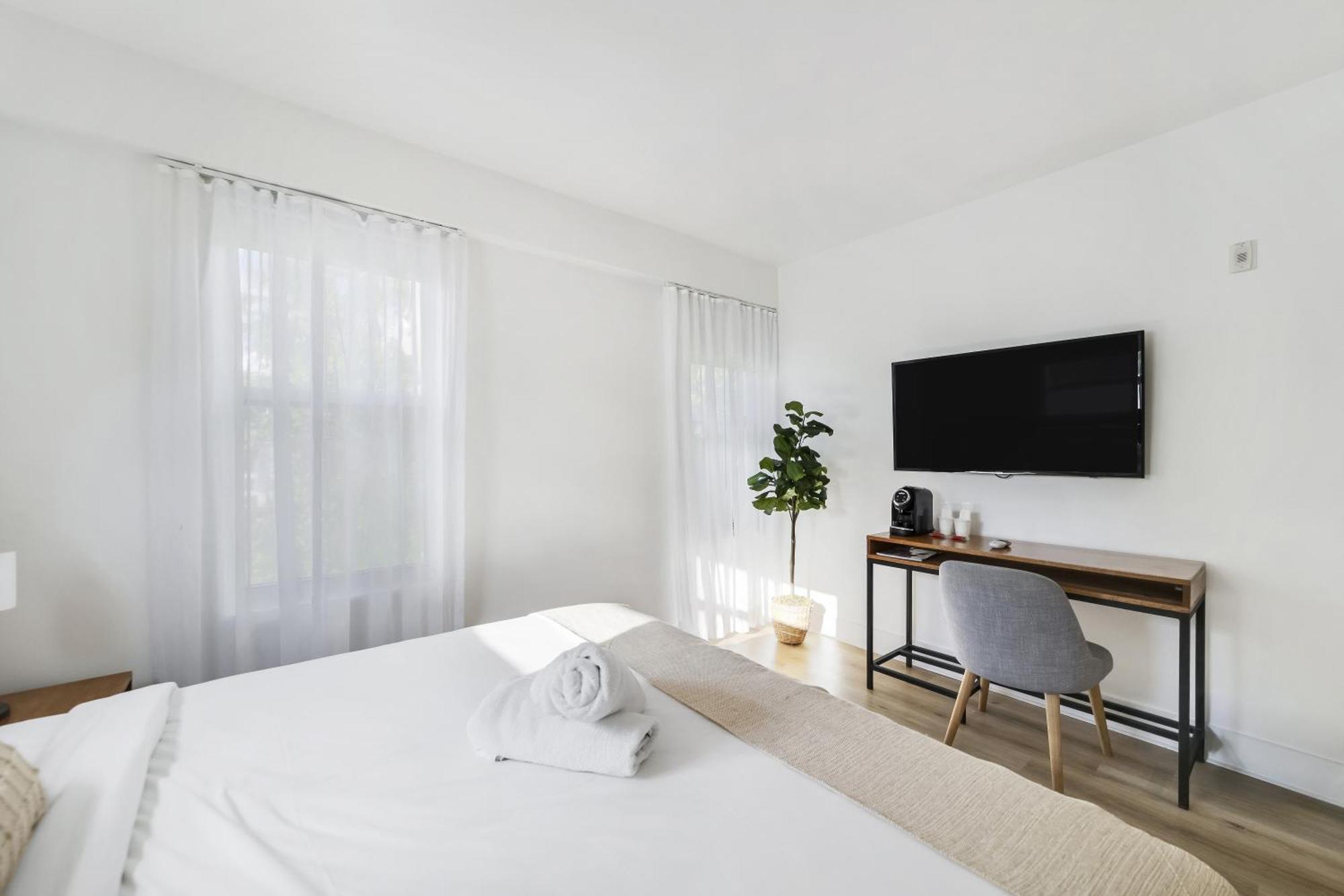 Habitación con cama extragrande (check-in automático)