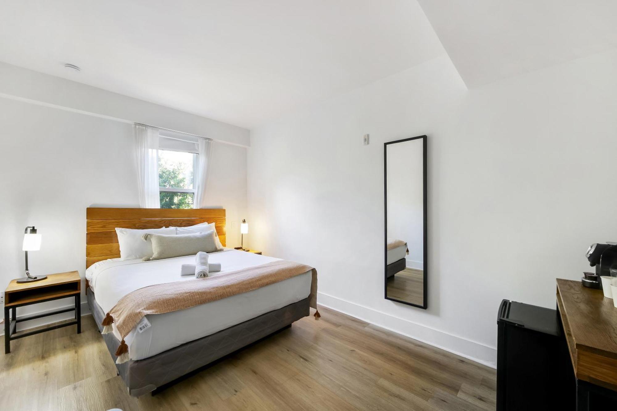 Habitación con cama grande (check-in automático)