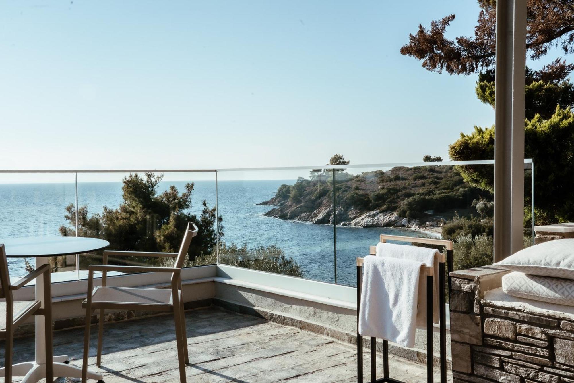 Elegant Suite with Sea View and Hot tub